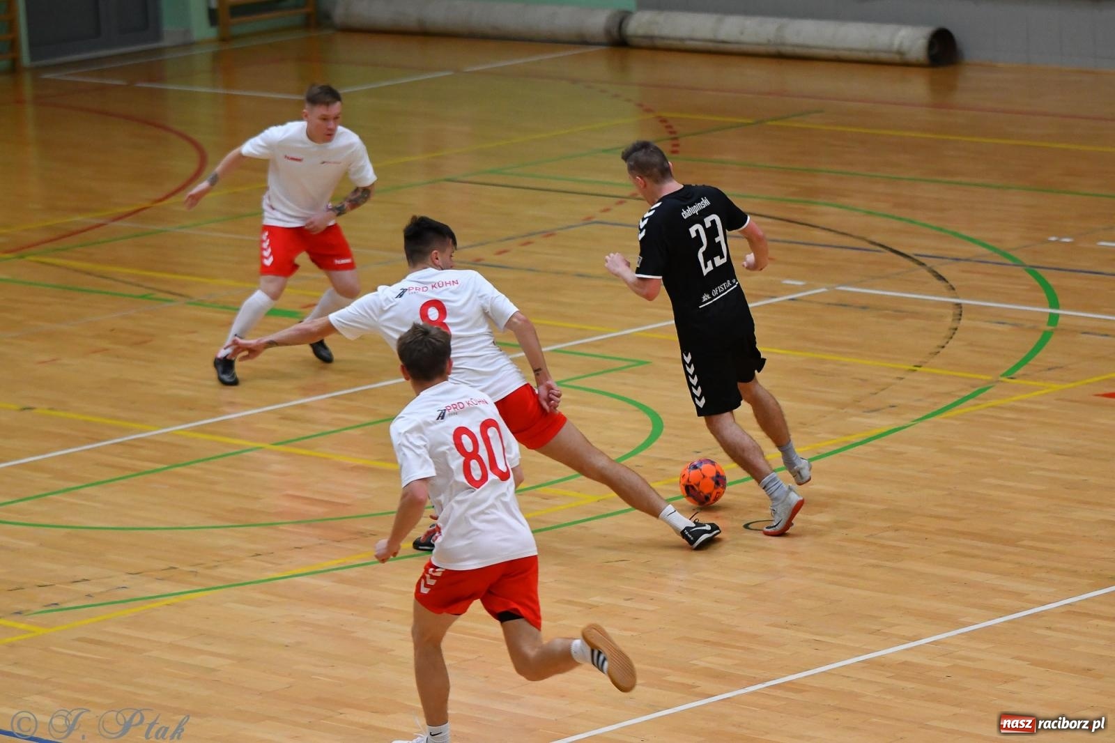 Zdjęcie w galerii na portalu naszraciborz.pl: Halowe emocje na start. Wróciły rozgrywki HLPN [FOTO i WYNIKI] wiadomości z regionu