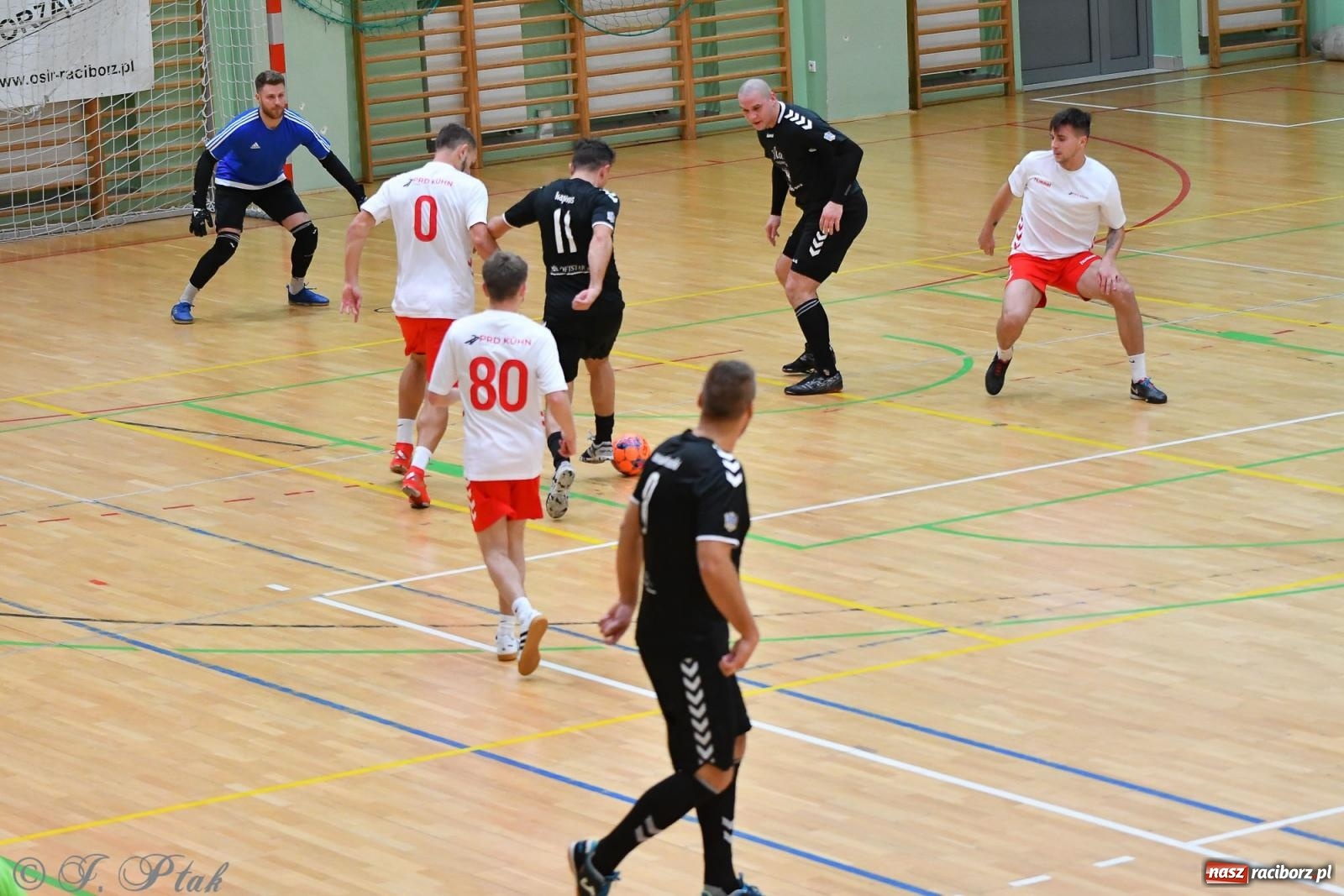 Zdjęcie w galerii na portalu naszraciborz.pl: Halowe emocje na start. Wróciły rozgrywki HLPN [FOTO i WYNIKI] wiadomości z regionu