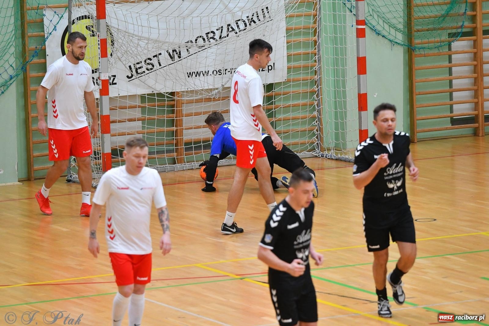 Zdjęcie w galerii na portalu naszraciborz.pl: Halowe emocje na start. Wróciły rozgrywki HLPN [FOTO i WYNIKI] wiadomości z regionu