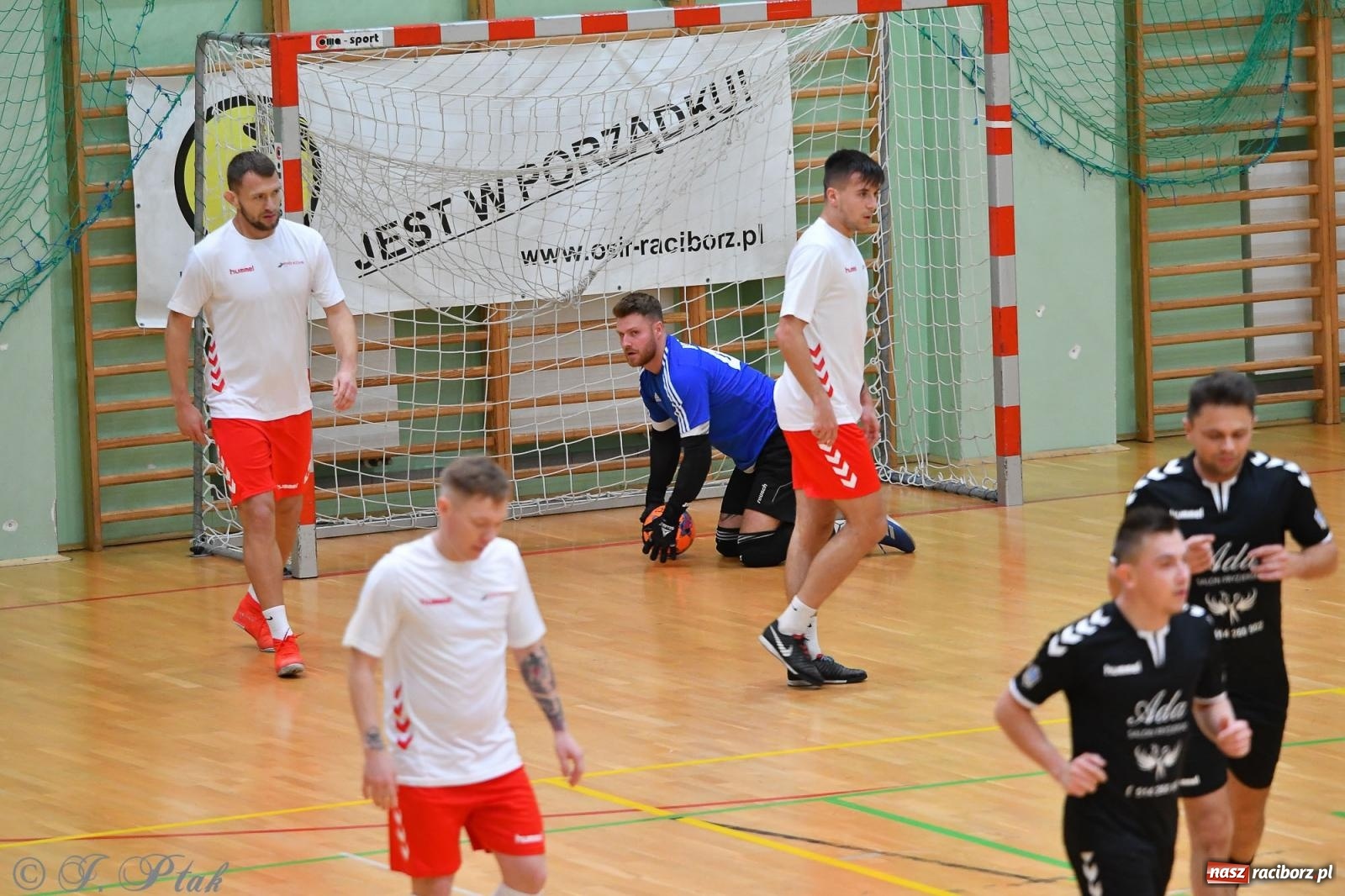 Zdjęcie w galerii na portalu naszraciborz.pl: Halowe emocje na start. Wróciły rozgrywki HLPN [FOTO i WYNIKI] wiadomości z regionu