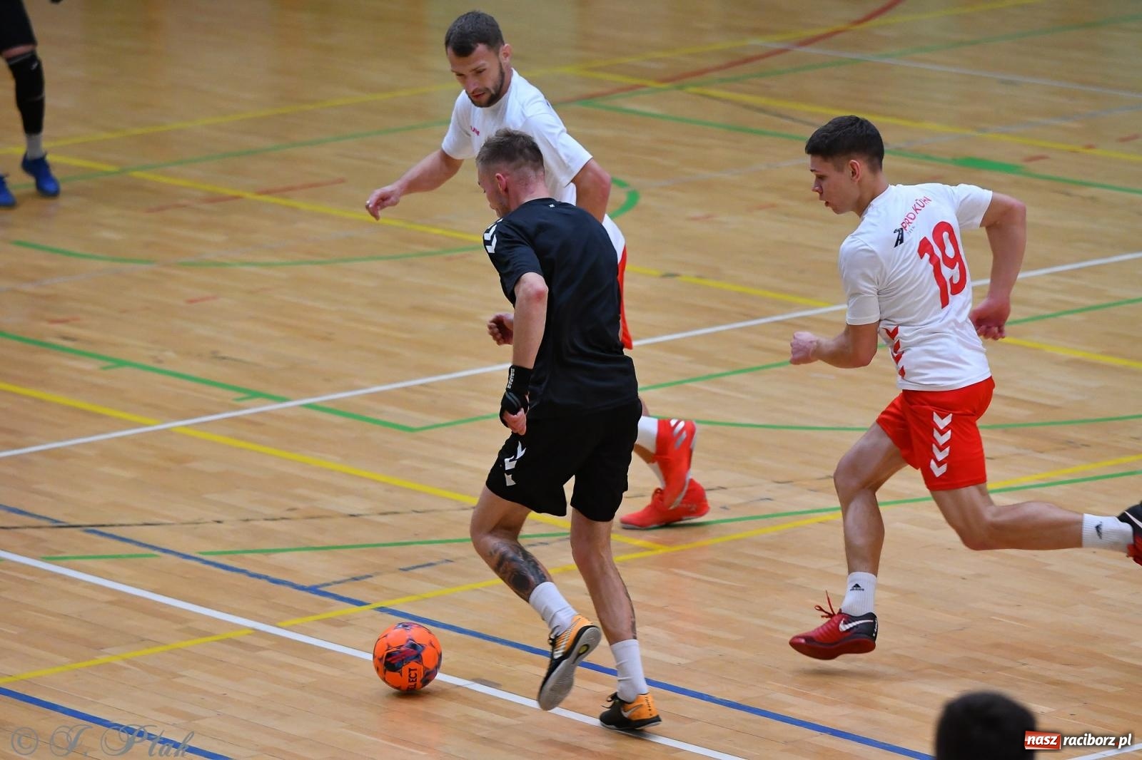 Zdjęcie w galerii na portalu naszraciborz.pl: Halowe emocje na start. Wróciły rozgrywki HLPN [FOTO i WYNIKI] wiadomości z regionu