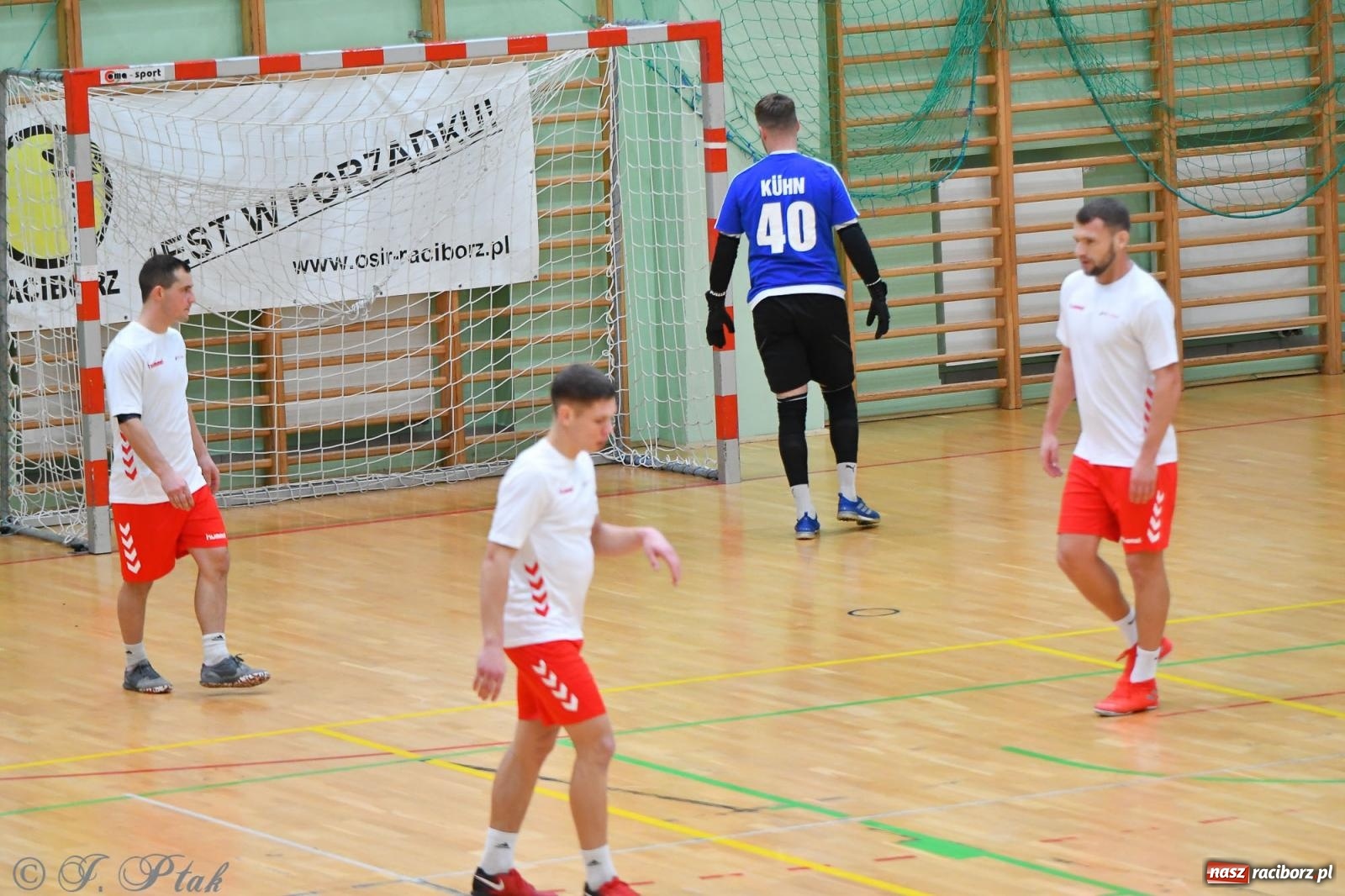 Zdjęcie w galerii na portalu naszraciborz.pl: Halowe emocje na start. Wróciły rozgrywki HLPN [FOTO i WYNIKI] wiadomości z regionu