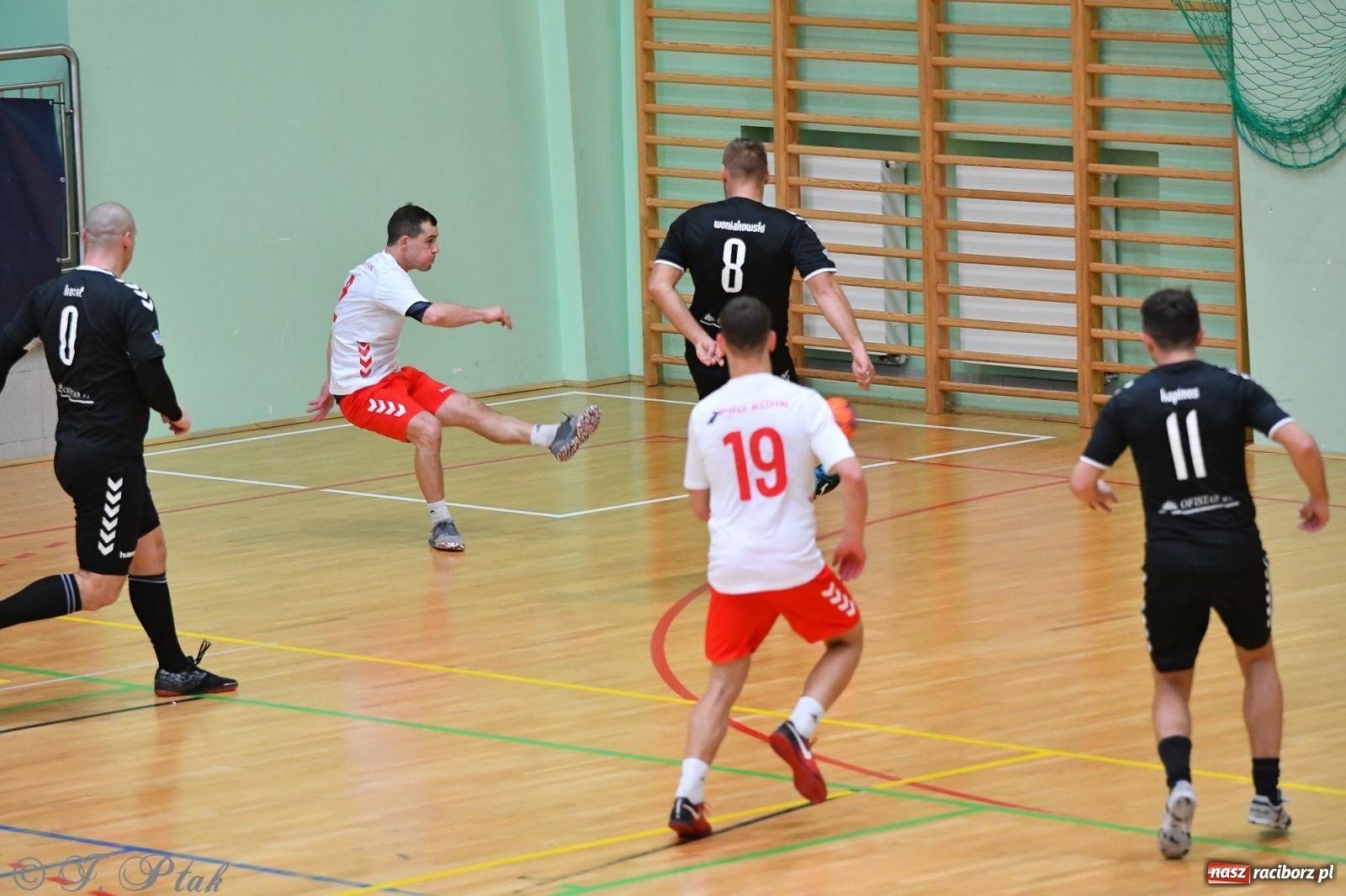 Zdjęcie w galerii na portalu naszraciborz.pl: Halowe emocje na start. Wróciły rozgrywki HLPN [FOTO i WYNIKI] wiadomości z regionu