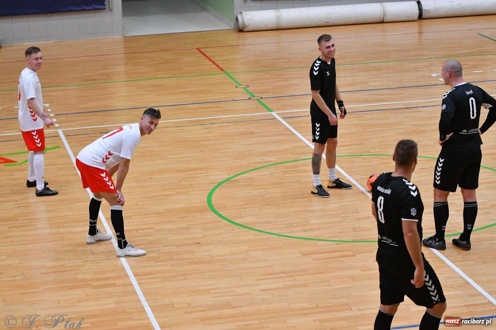 Zdjęcie w galerii na portalu naszraciborz.pl: Halowe emocje na start. Wróciły rozgrywki HLPN [FOTO i WYNIKI] wiadomości z regionu