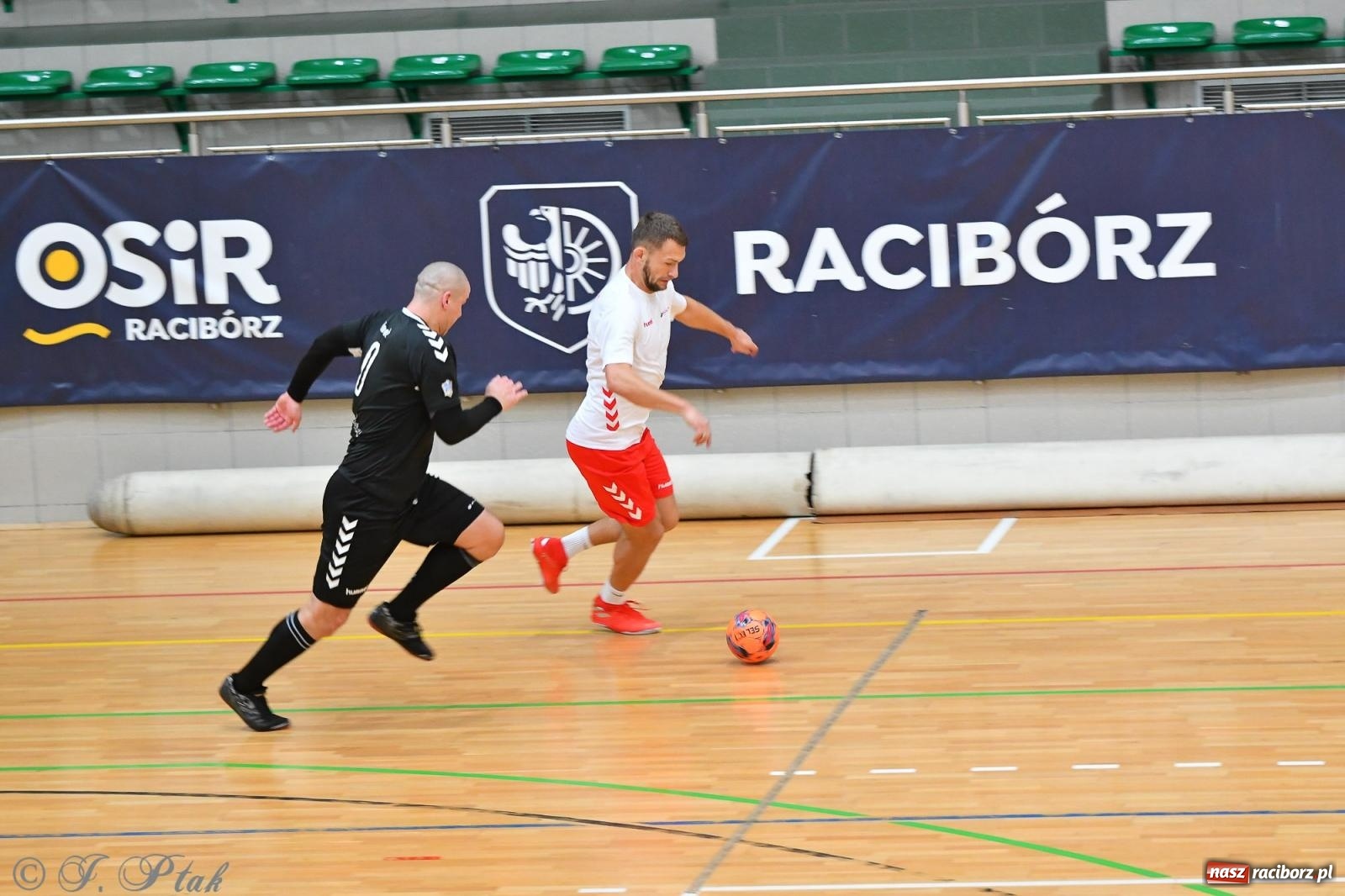 Zdjęcie w galerii na portalu naszraciborz.pl: Halowe emocje na start. Wróciły rozgrywki HLPN [FOTO i WYNIKI] wiadomości z regionu