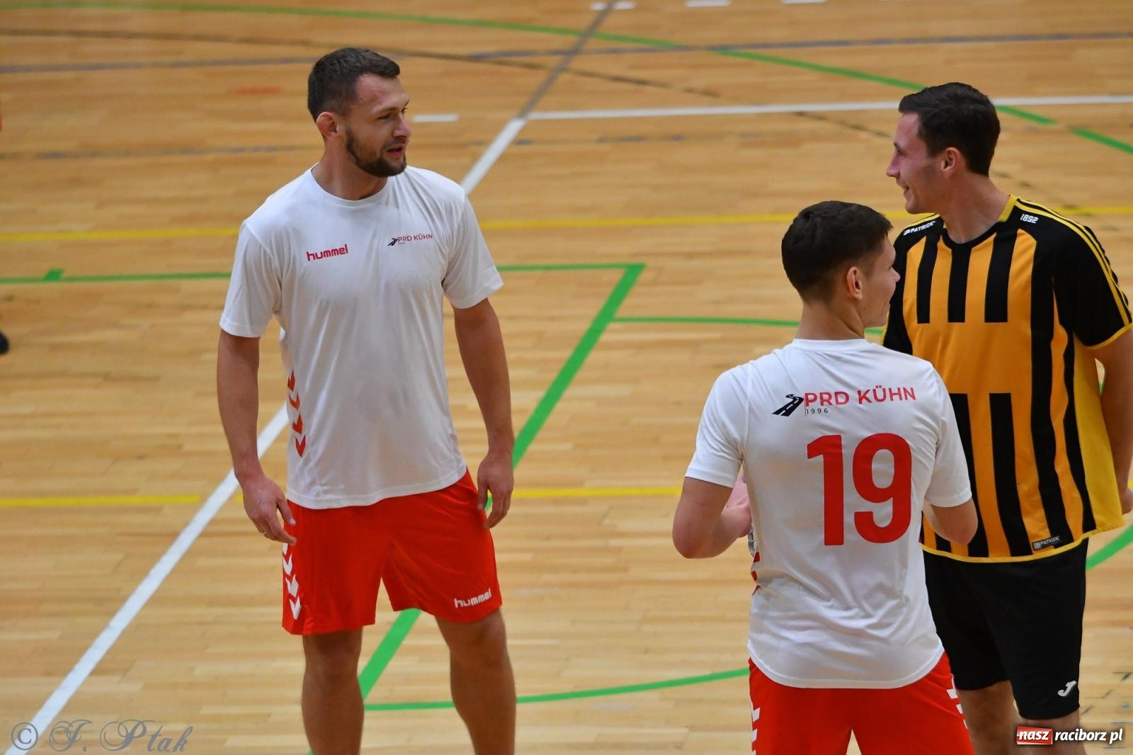 Zdjęcie w galerii na portalu naszraciborz.pl: Halowe emocje na start. Wróciły rozgrywki HLPN [FOTO i WYNIKI] wiadomości z regionu