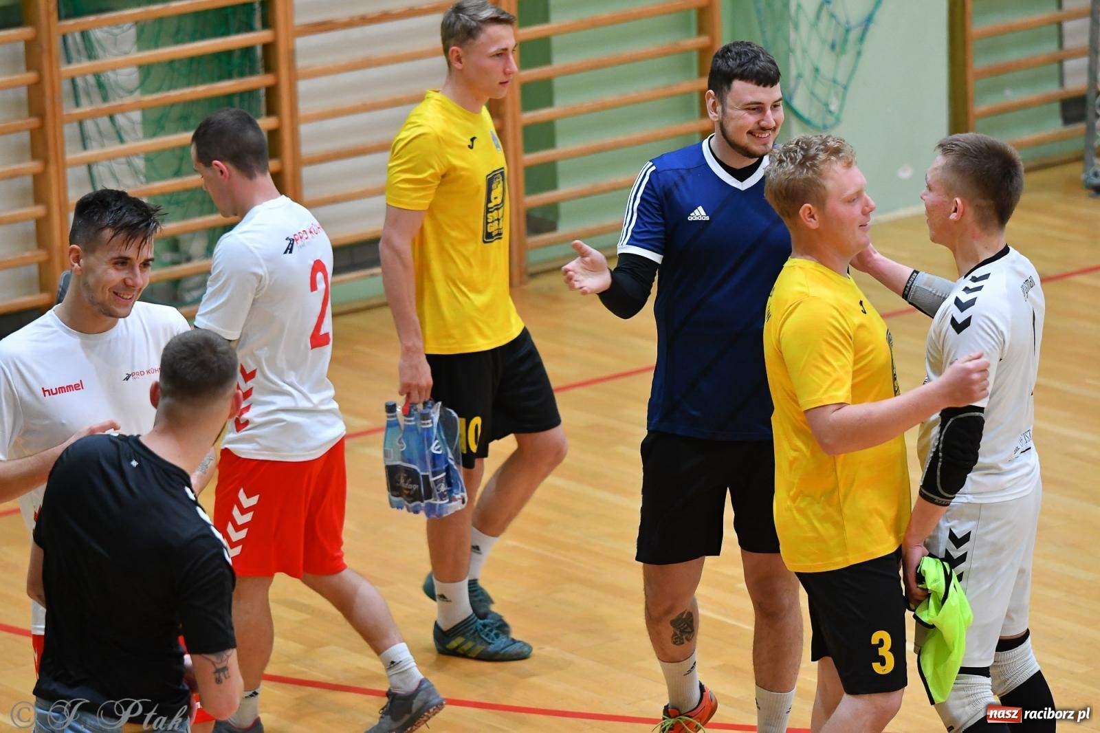 Zdjęcie w galerii na portalu naszraciborz.pl: Halowe emocje na start. Wróciły rozgrywki HLPN [FOTO i WYNIKI] wiadomości z regionu