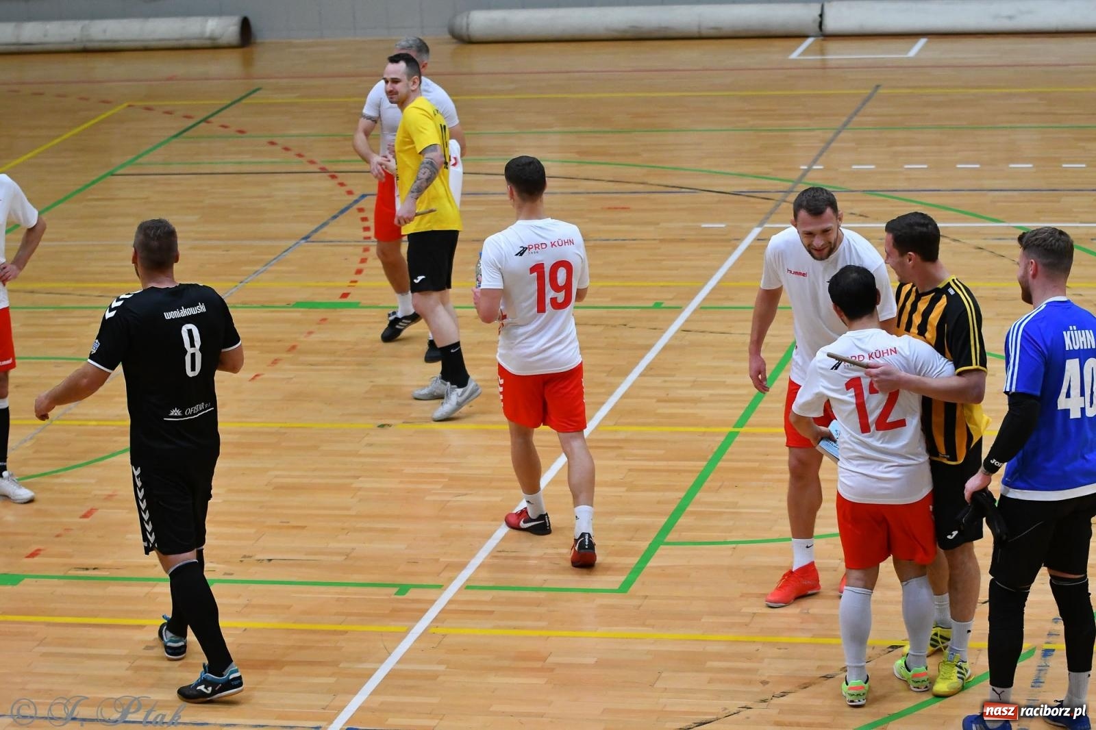 Zdjęcie w galerii na portalu naszraciborz.pl: Halowe emocje na start. Wróciły rozgrywki HLPN [FOTO i WYNIKI] wiadomości z regionu