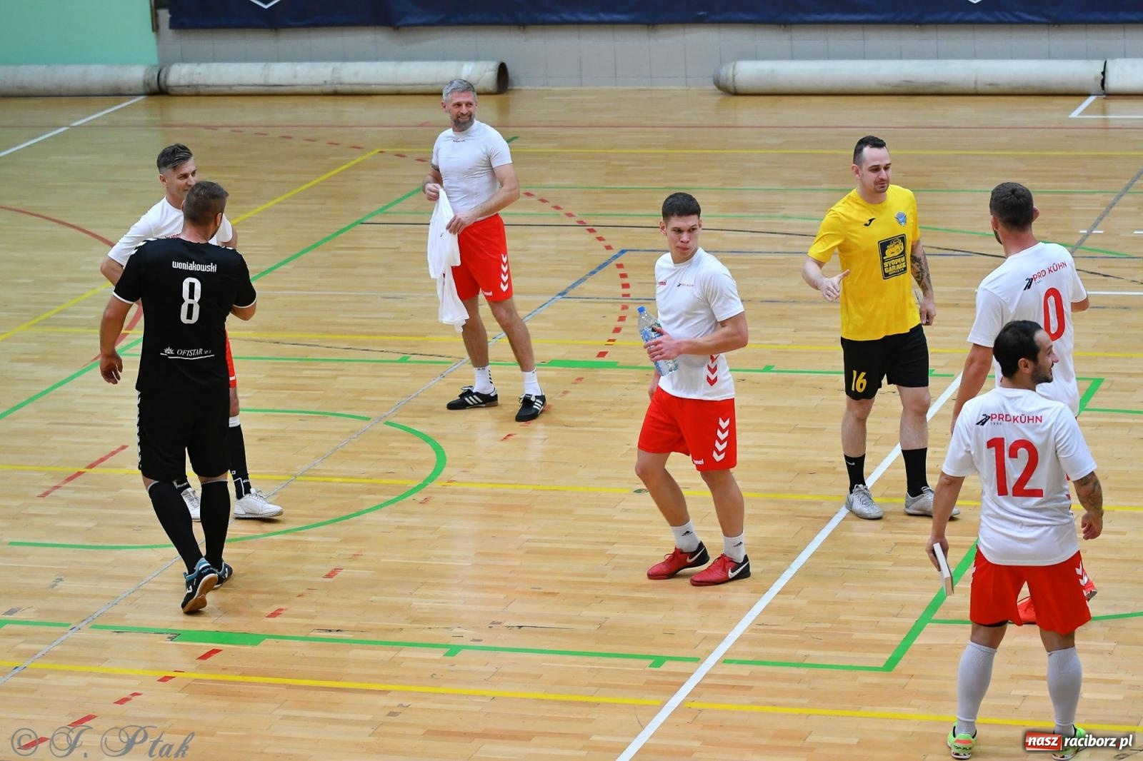 Zdjęcie w galerii na portalu naszraciborz.pl: Halowe emocje na start. Wróciły rozgrywki HLPN [FOTO i WYNIKI] wiadomości z regionu