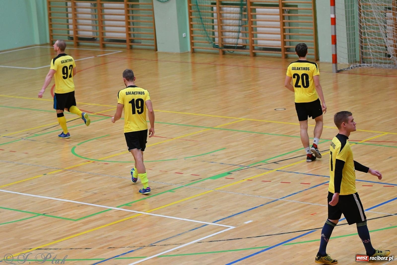 Zdjęcie w galerii na portalu naszraciborz.pl: Halowe emocje na start. Wróciły rozgrywki HLPN [FOTO i WYNIKI] wiadomości z regionu