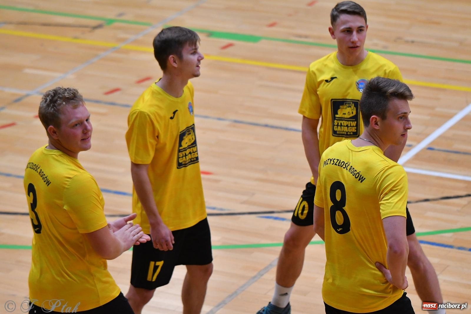 Zdjęcie w galerii na portalu naszraciborz.pl: Halowe emocje na start. Wróciły rozgrywki HLPN [FOTO i WYNIKI] wiadomości z regionu