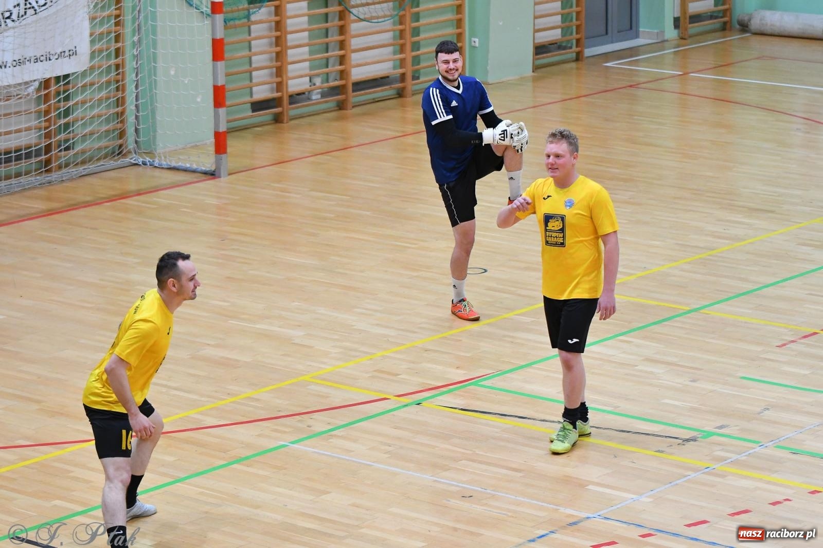 Zdjęcie w galerii na portalu naszraciborz.pl: Halowe emocje na start. Wróciły rozgrywki HLPN [FOTO i WYNIKI] wiadomości z regionu