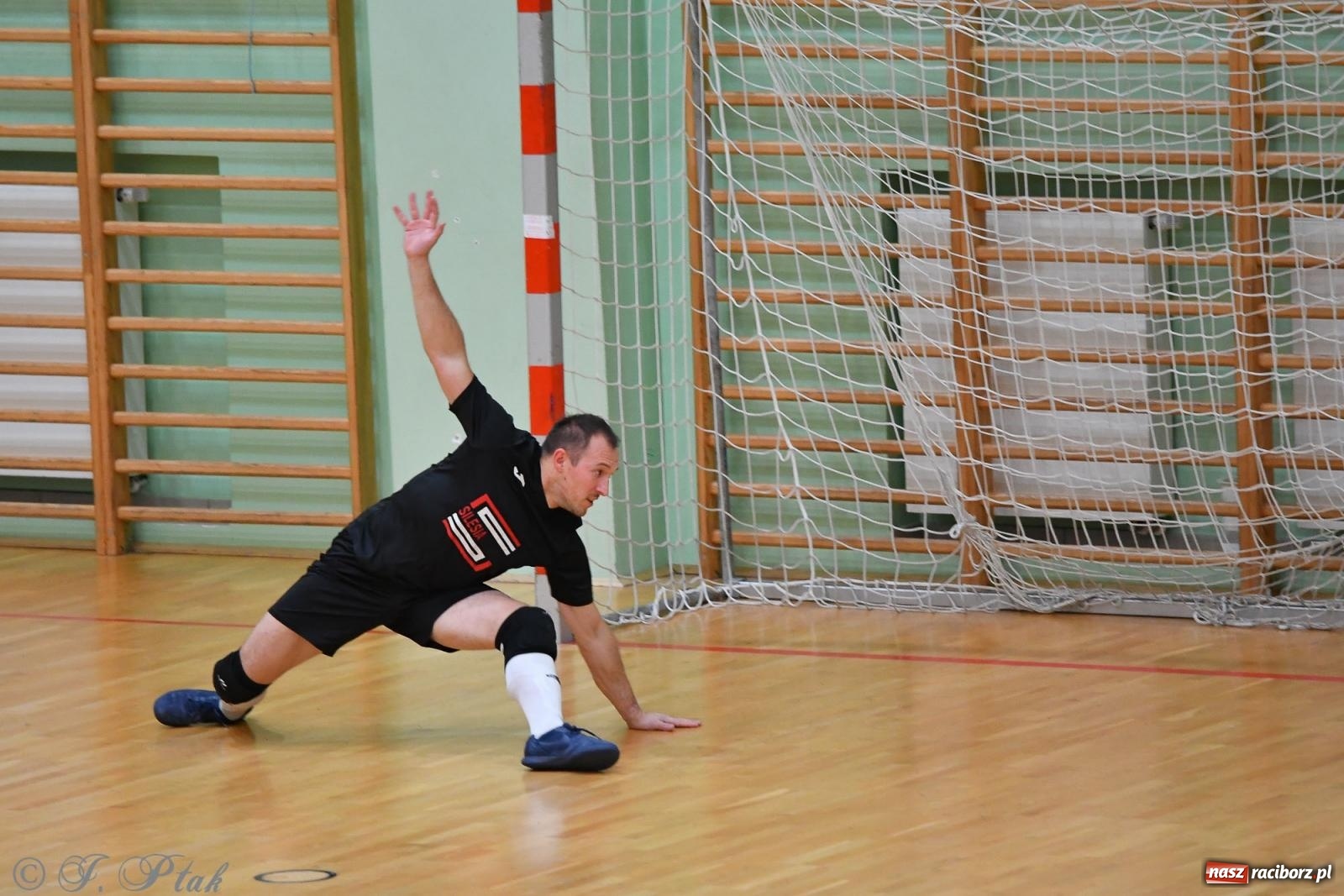 Zdjęcie w galerii na portalu naszraciborz.pl: Halowe emocje na start. Wróciły rozgrywki HLPN [FOTO i WYNIKI] wiadomości z regionu