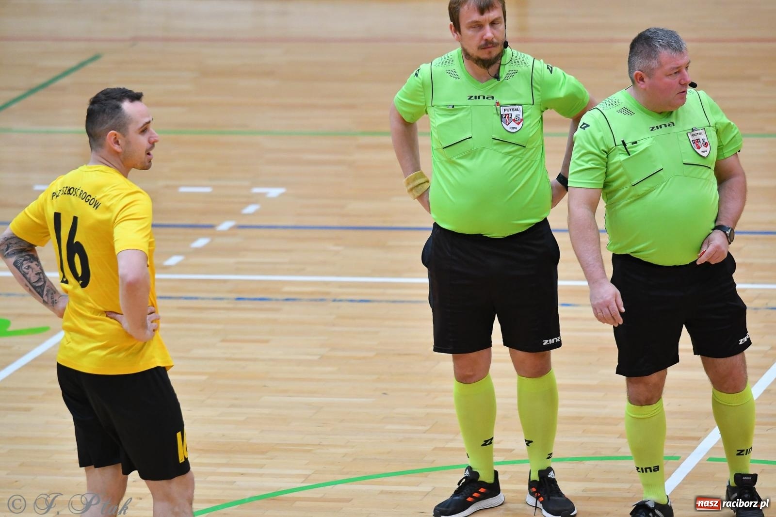 Zdjęcie w galerii na portalu naszraciborz.pl: Halowe emocje na start. Wróciły rozgrywki HLPN [FOTO i WYNIKI] wiadomości z regionu