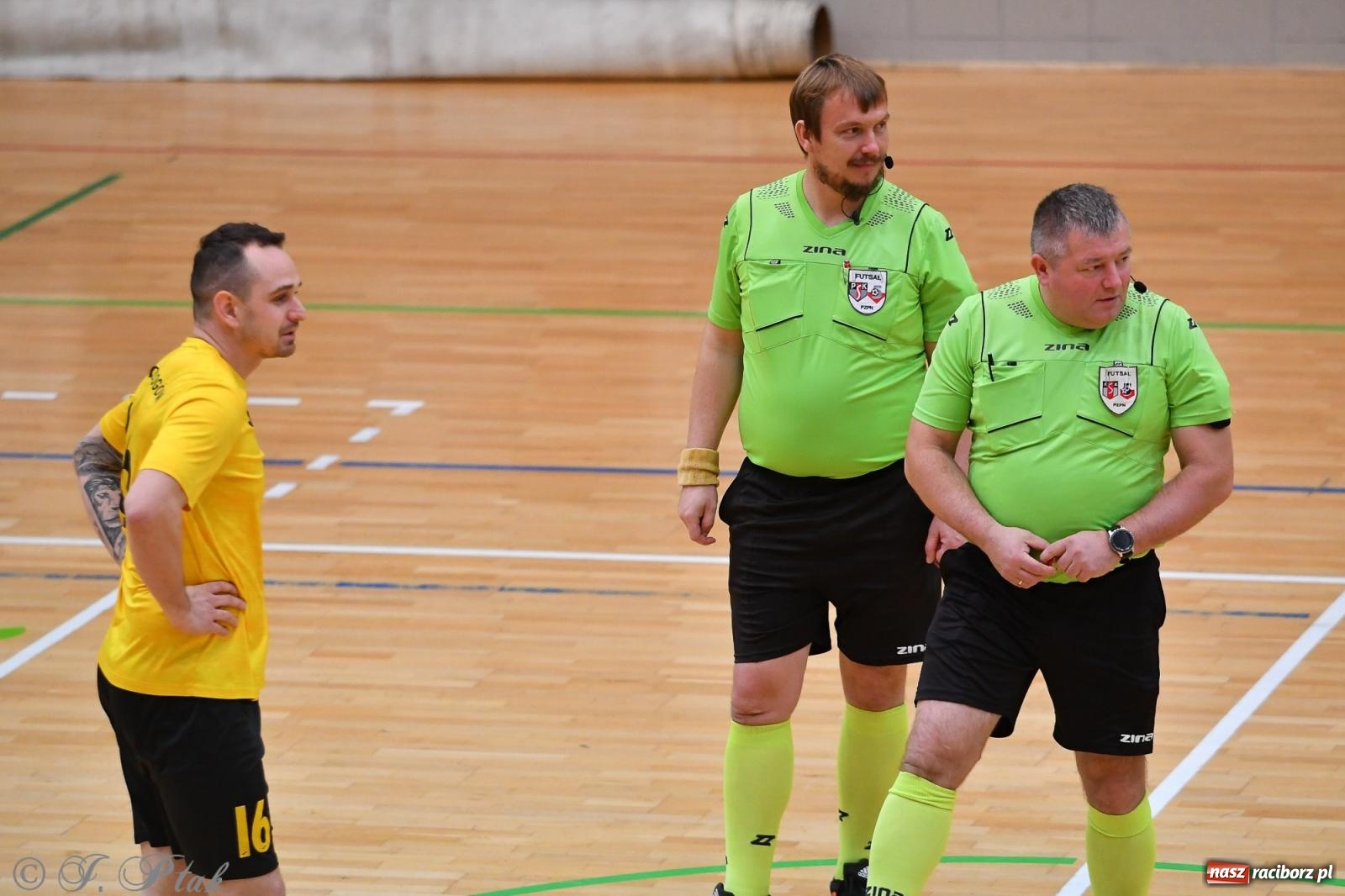 Zdjęcie w galerii na portalu naszraciborz.pl: Halowe emocje na start. Wróciły rozgrywki HLPN [FOTO i WYNIKI] wiadomości z regionu