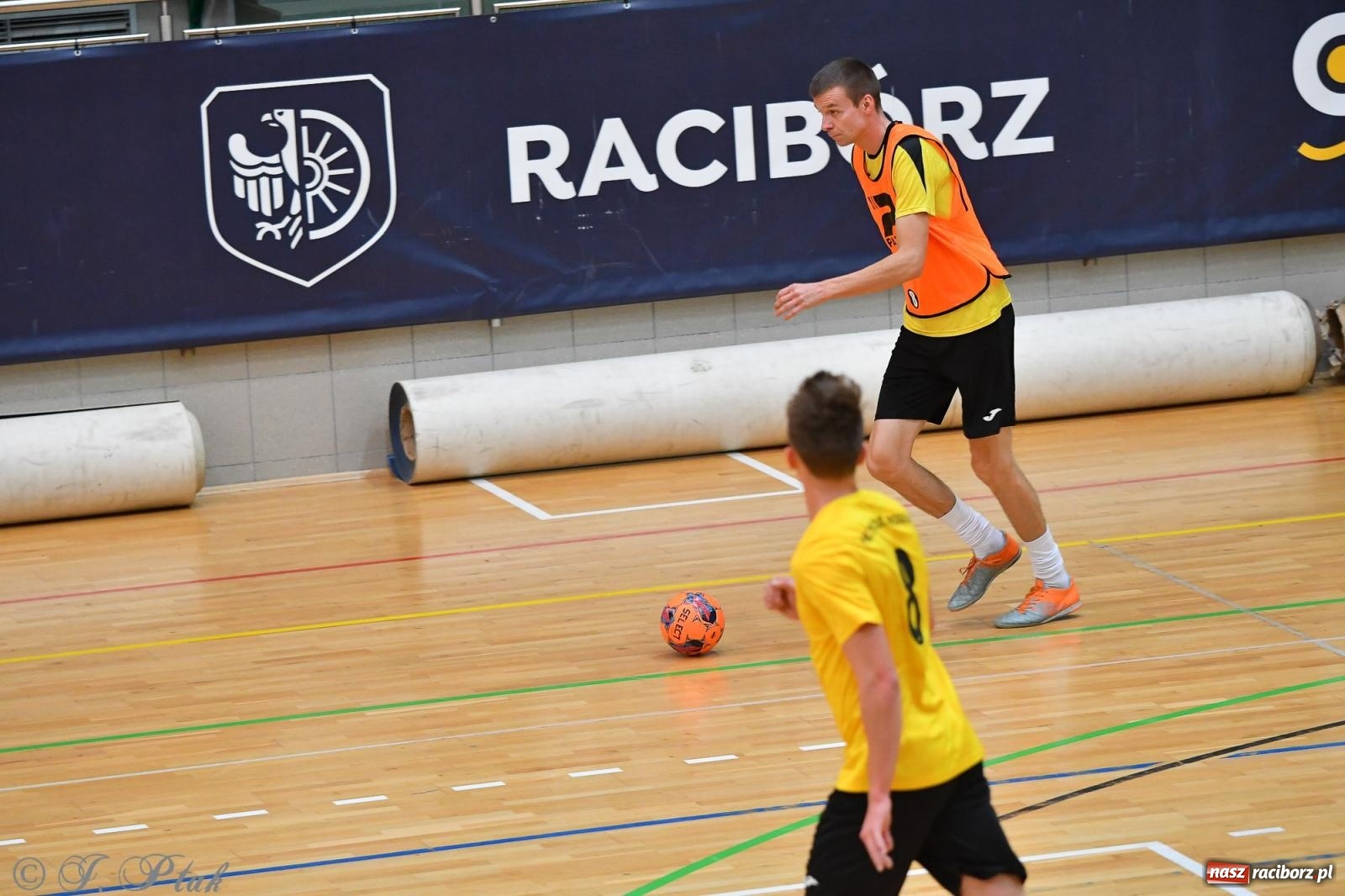 Zdjęcie w galerii na portalu naszraciborz.pl: Halowe emocje na start. Wróciły rozgrywki HLPN [FOTO i WYNIKI] wiadomości z regionu