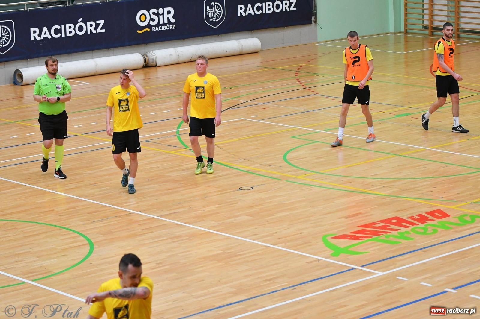 Zdjęcie w galerii na portalu naszraciborz.pl: Halowe emocje na start. Wróciły rozgrywki HLPN [FOTO i WYNIKI] wiadomości z regionu