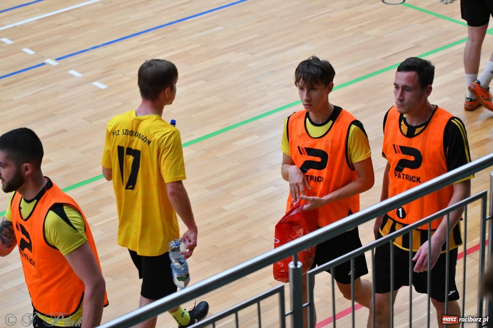 Zdjęcie w galerii na portalu naszraciborz.pl: Halowe emocje na start. Wróciły rozgrywki HLPN [FOTO i WYNIKI] wiadomości z regionu