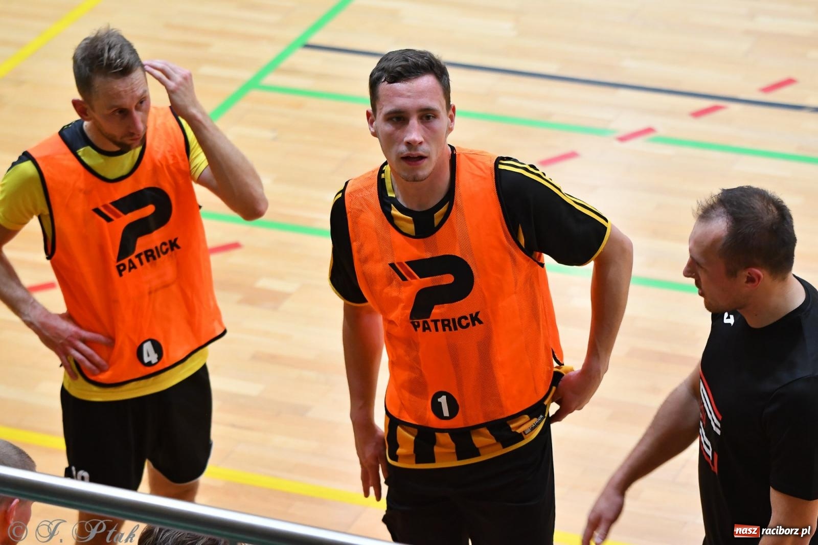 Zdjęcie w galerii na portalu naszraciborz.pl: Halowe emocje na start. Wróciły rozgrywki HLPN [FOTO i WYNIKI] wiadomości z regionu