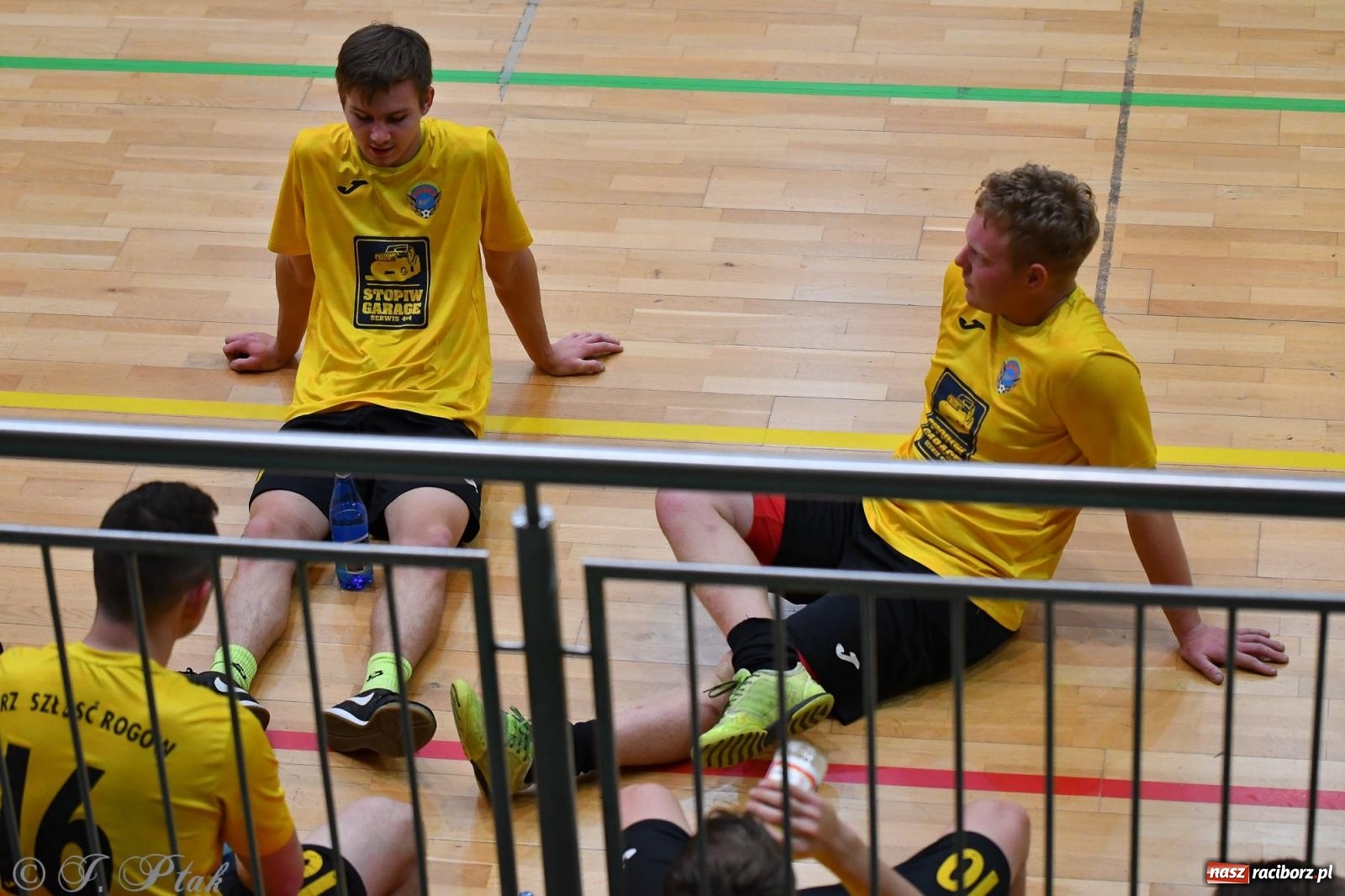 Zdjęcie w galerii na portalu naszraciborz.pl: Halowe emocje na start. Wróciły rozgrywki HLPN [FOTO i WYNIKI] wiadomości z regionu