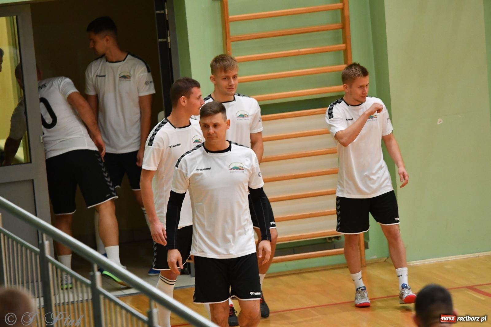 Zdjęcie w galerii na portalu naszraciborz.pl: Halowe emocje na start. Wróciły rozgrywki HLPN [FOTO i WYNIKI] wiadomości z regionu