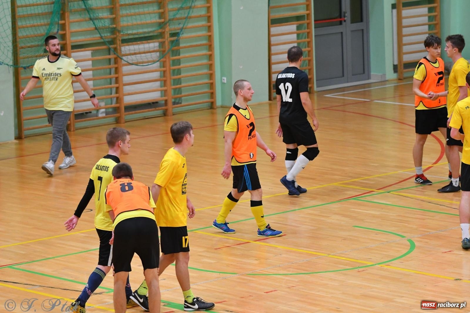 Zdjęcie w galerii na portalu naszraciborz.pl: Halowe emocje na start. Wróciły rozgrywki HLPN [FOTO i WYNIKI] wiadomości z regionu