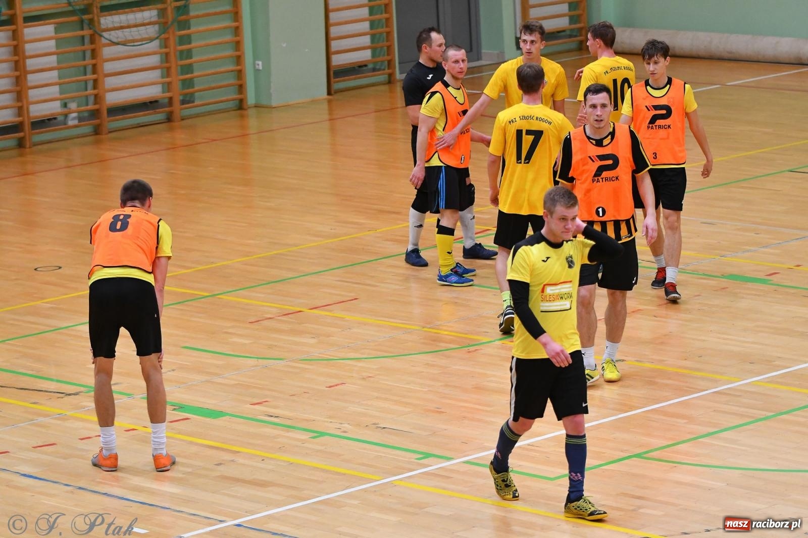 Zdjęcie w galerii na portalu naszraciborz.pl: Halowe emocje na start. Wróciły rozgrywki HLPN [FOTO i WYNIKI] wiadomości z regionu