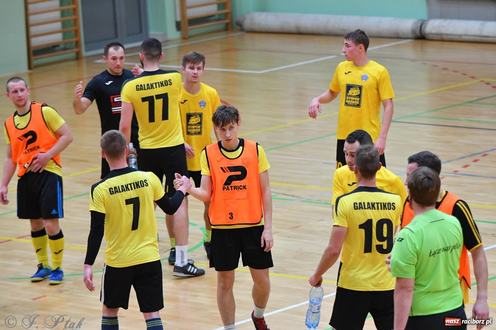 Zdjęcie w galerii na portalu naszraciborz.pl: Halowe emocje na start. Wróciły rozgrywki HLPN [FOTO i WYNIKI] wiadomości z regionu