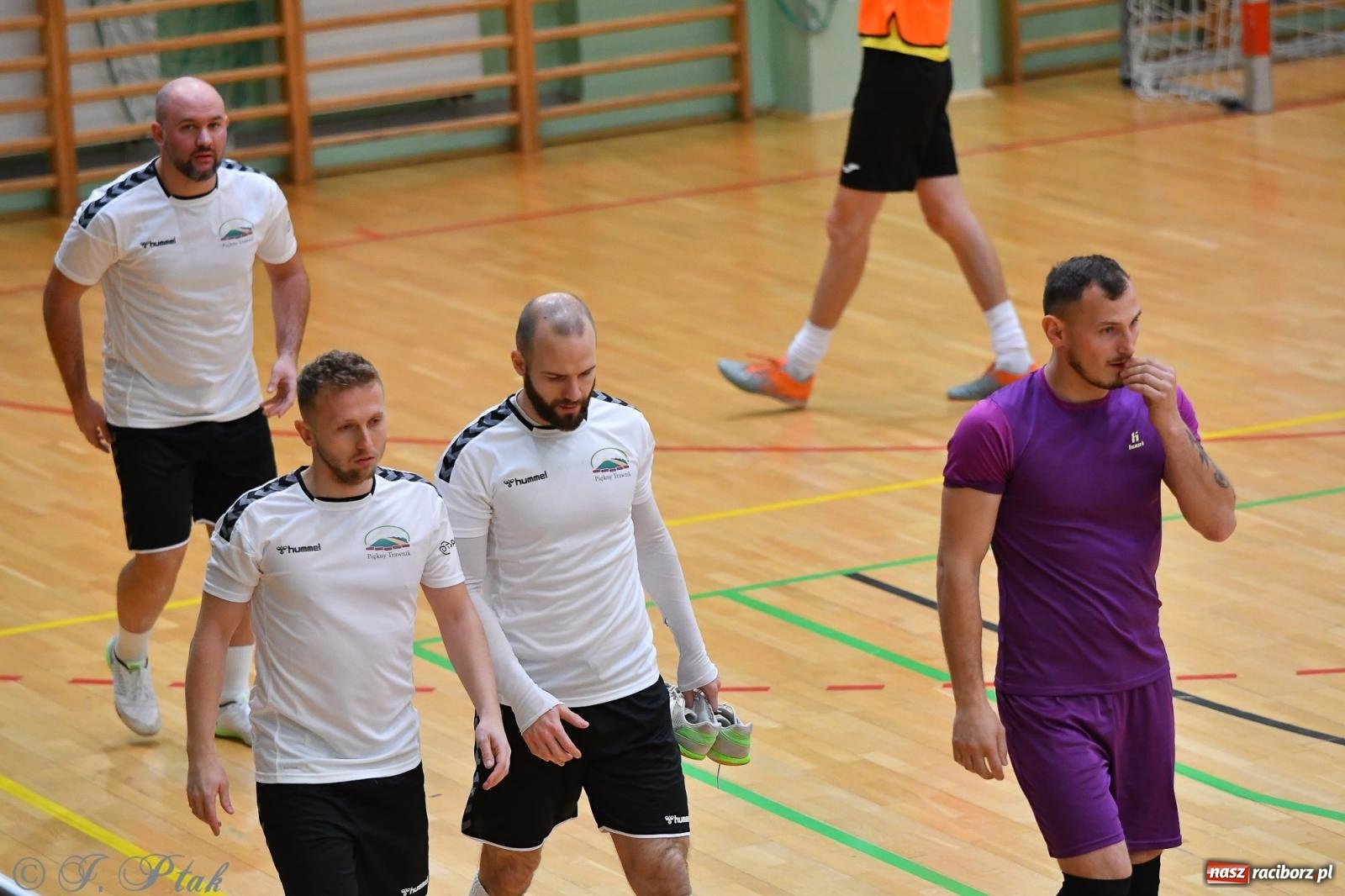 Zdjęcie w galerii na portalu naszraciborz.pl: Halowe emocje na start. Wróciły rozgrywki HLPN [FOTO i WYNIKI] wiadomości z regionu