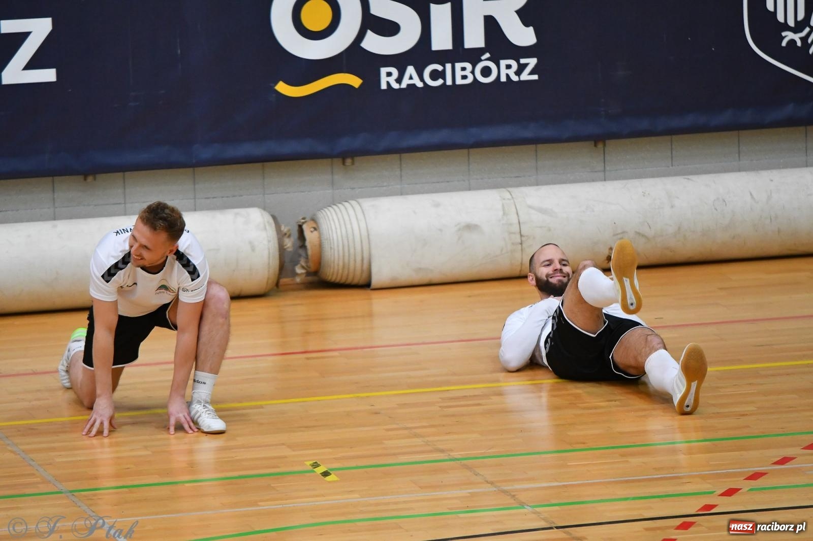 Zdjęcie w galerii na portalu naszraciborz.pl: Halowe emocje na start. Wróciły rozgrywki HLPN [FOTO i WYNIKI] wiadomości z regionu
