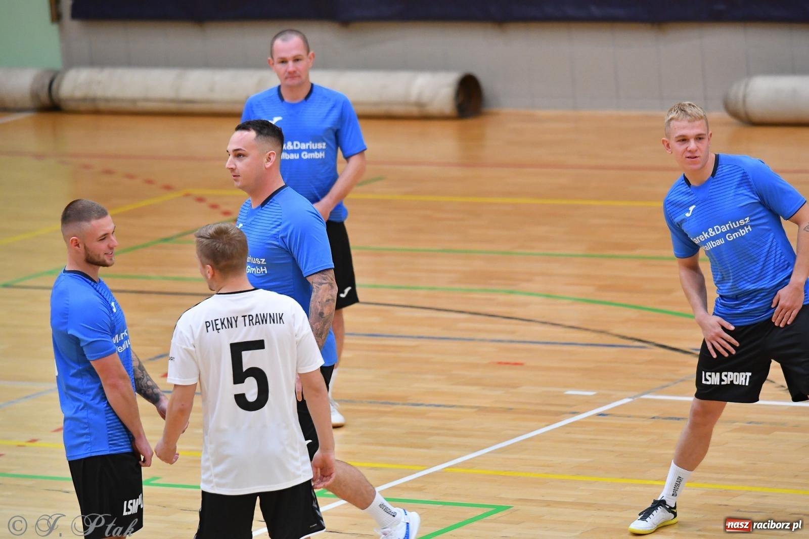 Zdjęcie w galerii na portalu naszraciborz.pl: Halowe emocje na start. Wróciły rozgrywki HLPN [FOTO i WYNIKI] wiadomości z regionu