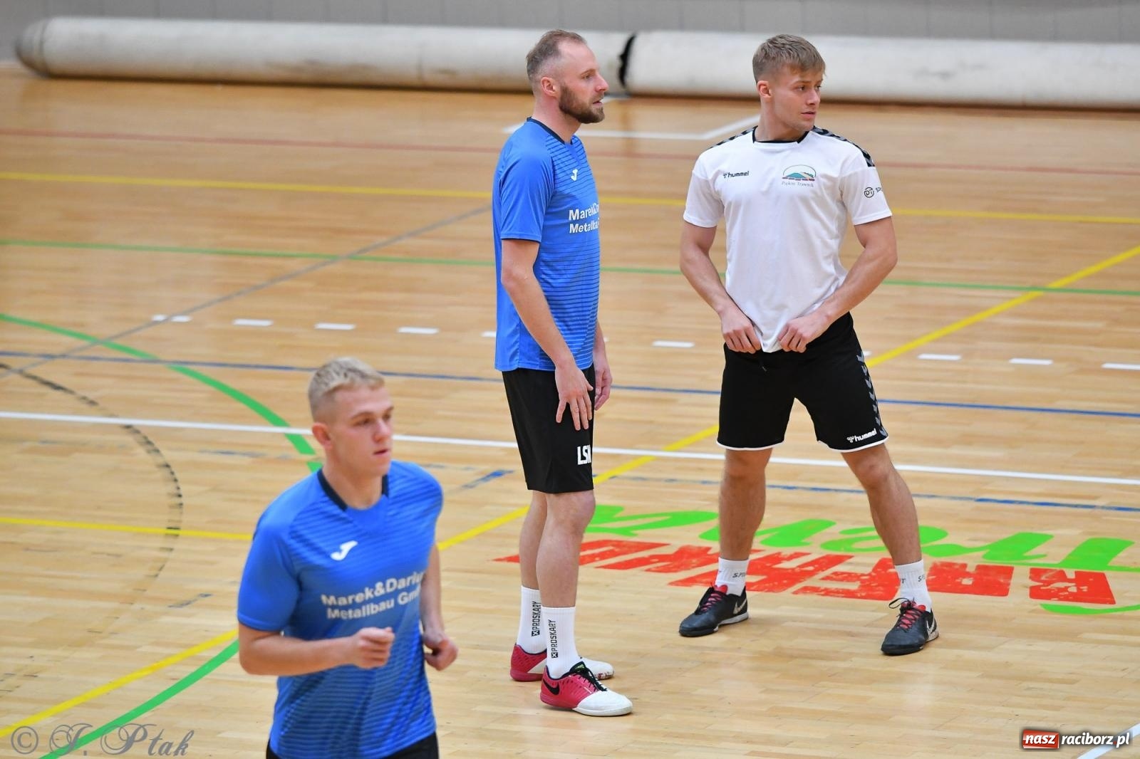 Zdjęcie w galerii na portalu naszraciborz.pl: Halowe emocje na start. Wróciły rozgrywki HLPN [FOTO i WYNIKI] wiadomości z regionu