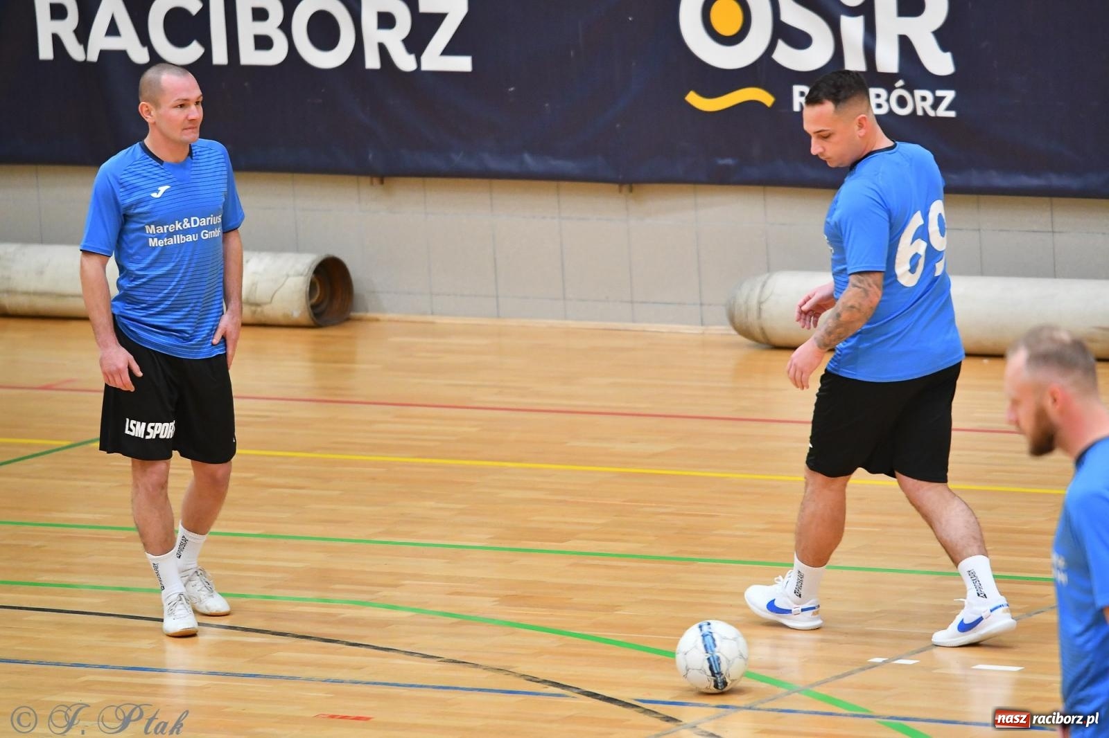 Zdjęcie w galerii na portalu naszraciborz.pl: Halowe emocje na start. Wróciły rozgrywki HLPN [FOTO i WYNIKI] wiadomości z regionu