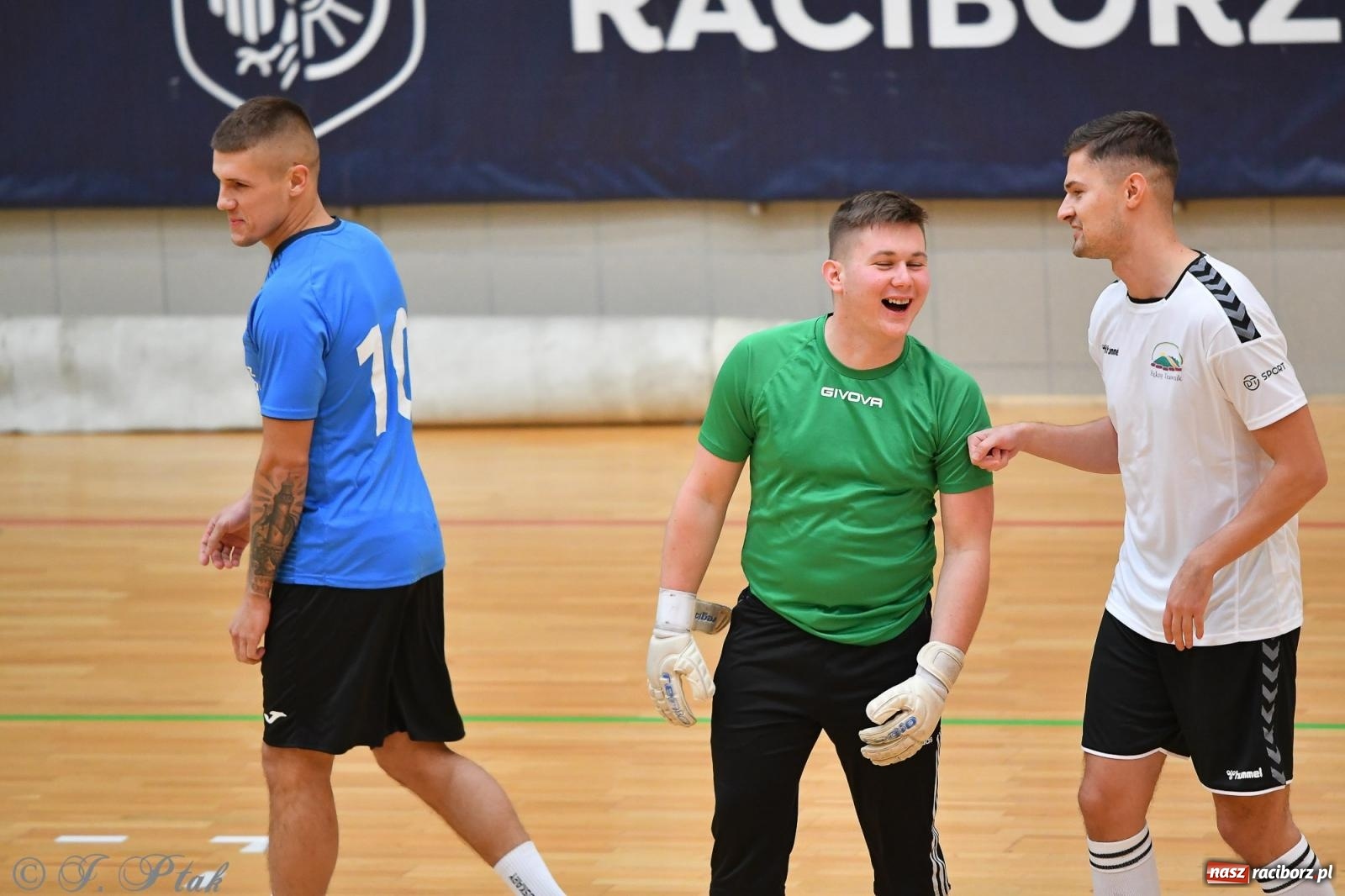 Zdjęcie w galerii na portalu naszraciborz.pl: Halowe emocje na start. Wróciły rozgrywki HLPN [FOTO i WYNIKI] wiadomości z regionu