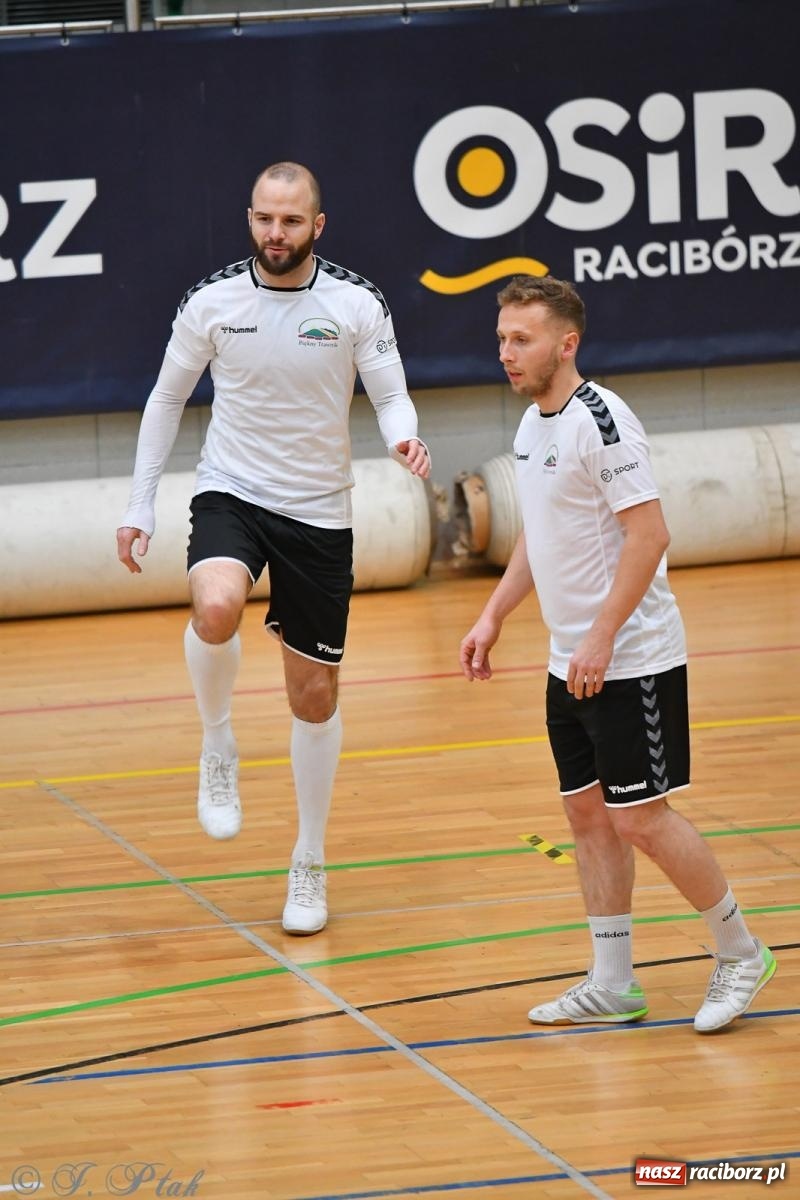 Zdjęcie w galerii na portalu naszraciborz.pl: Halowe emocje na start. Wróciły rozgrywki HLPN [FOTO i WYNIKI] wiadomości z regionu