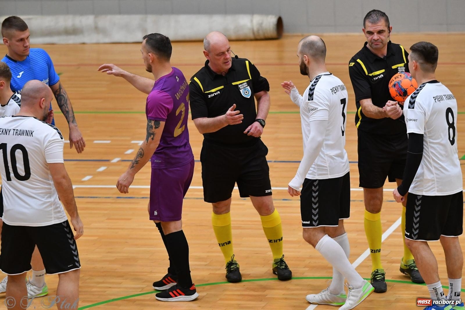Zdjęcie w galerii na portalu naszraciborz.pl: Halowe emocje na start. Wróciły rozgrywki HLPN [FOTO i WYNIKI] wiadomości z regionu