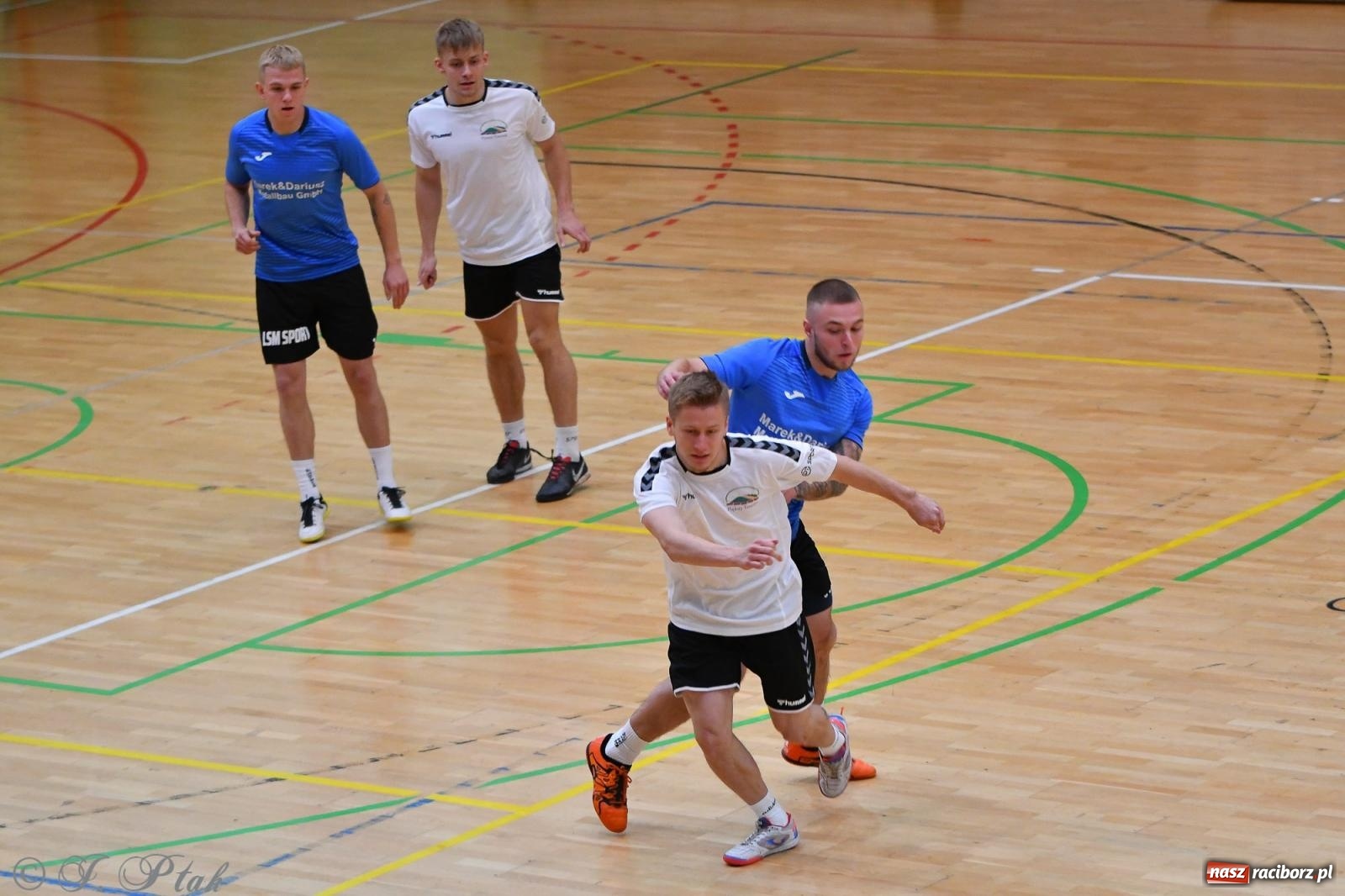 Zdjęcie w galerii na portalu naszraciborz.pl: Halowe emocje na start. Wróciły rozgrywki HLPN [FOTO i WYNIKI] wiadomości z regionu