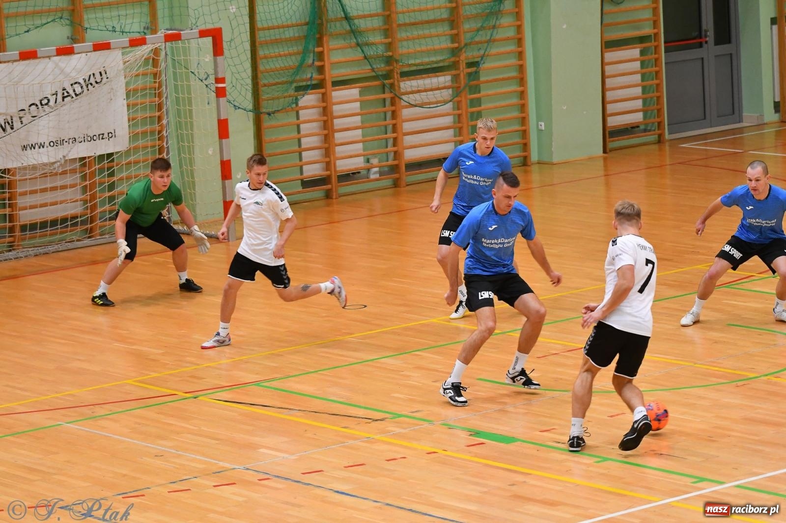 Zdjęcie w galerii na portalu naszraciborz.pl: Halowe emocje na start. Wróciły rozgrywki HLPN [FOTO i WYNIKI] wiadomości z regionu