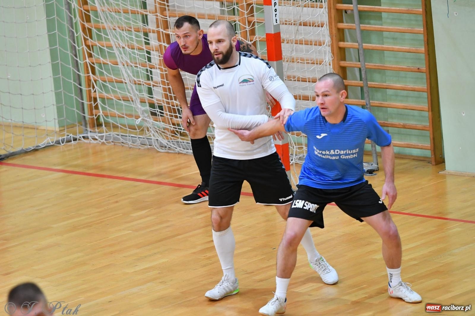 Zdjęcie w galerii na portalu naszraciborz.pl: Halowe emocje na start. Wróciły rozgrywki HLPN [FOTO i WYNIKI] wiadomości z regionu