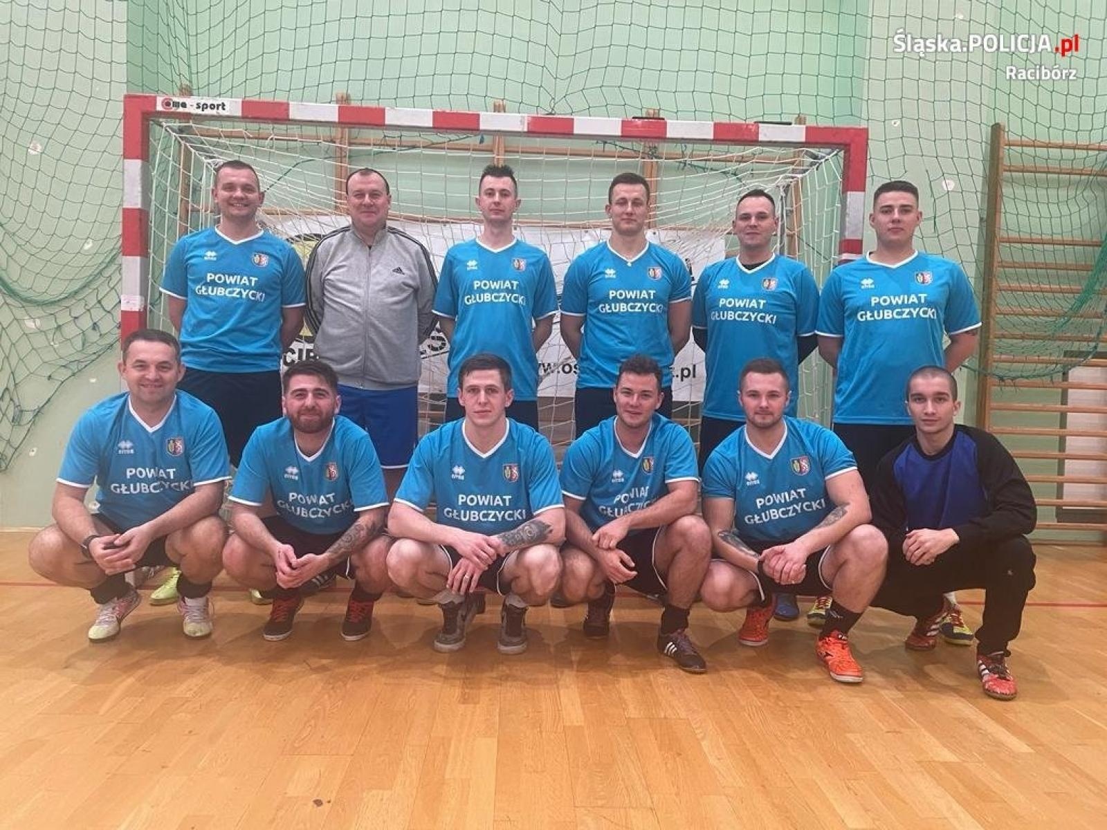 Zdjęcie w galerii na portalu naszraciborz.pl: Złotego gola strzelił sam komendant, a jego team zgarnął puchar wiadomości z regionu