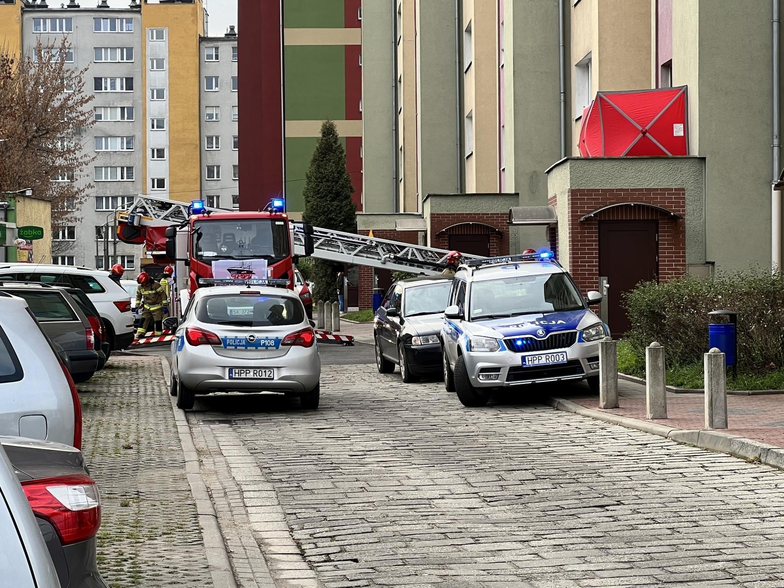 Zdjęcie w galerii na portalu naszraciborz.pl: Tragedia na Zamoyskiego w Raciborzu. Nie żyje mężczyzna wiadomości z regionu