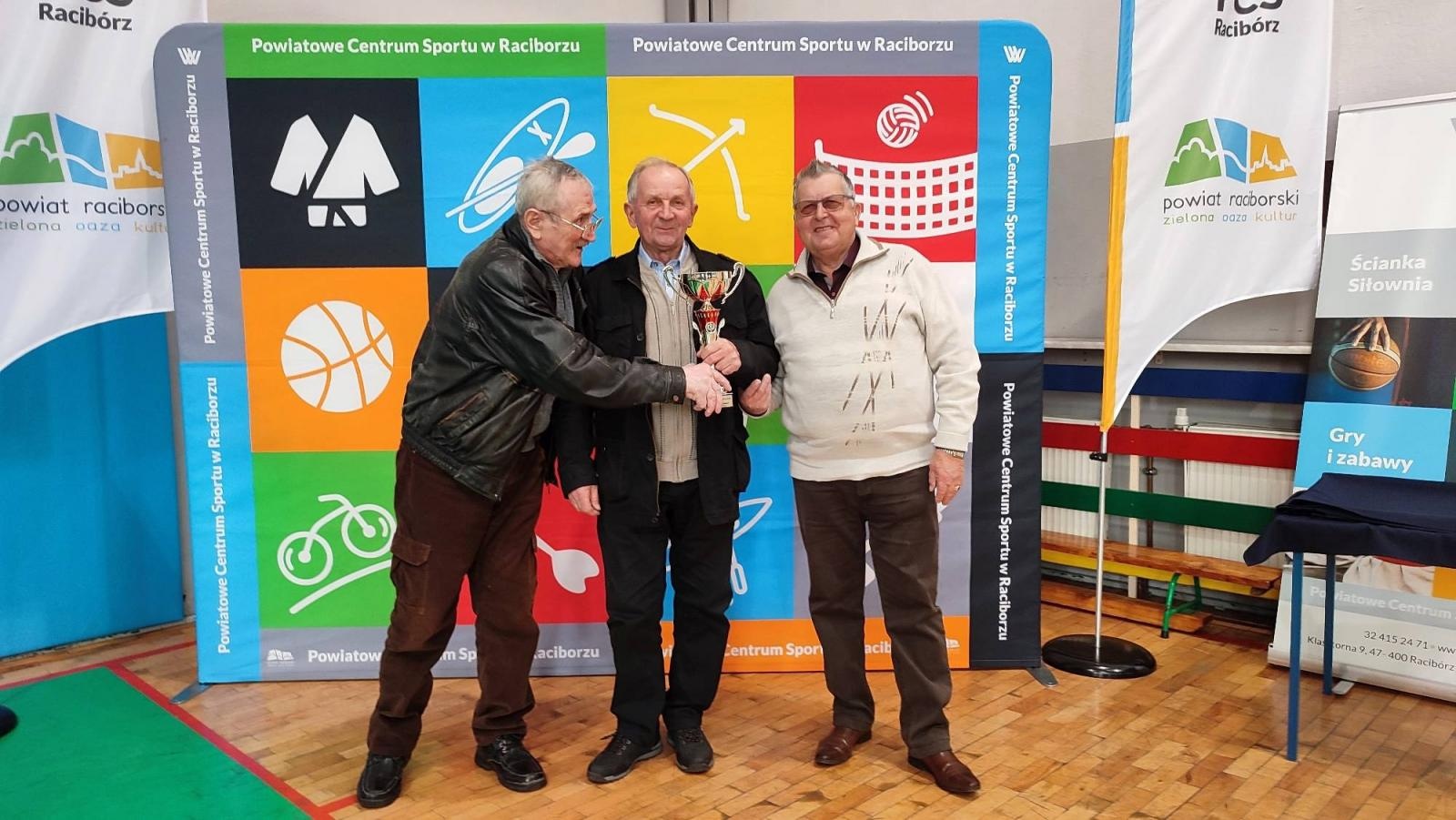 Zdjęcie w galerii na portalu naszraciborz.pl: Turniej skata o Pucha Starosty Raciborskiego wiadomości z regionu