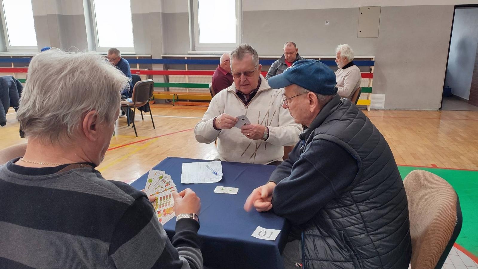Zdjęcie w galerii na portalu naszraciborz.pl: Turniej skata o Pucha Starosty Raciborskiego wiadomości z regionu