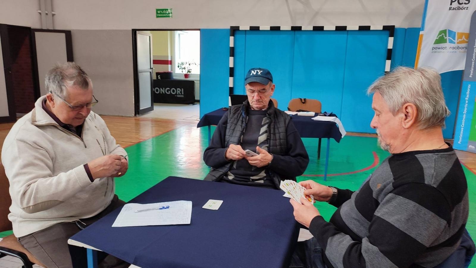 Zdjęcie w galerii na portalu naszraciborz.pl: Turniej skata o Pucha Starosty Raciborskiego wiadomości z regionu