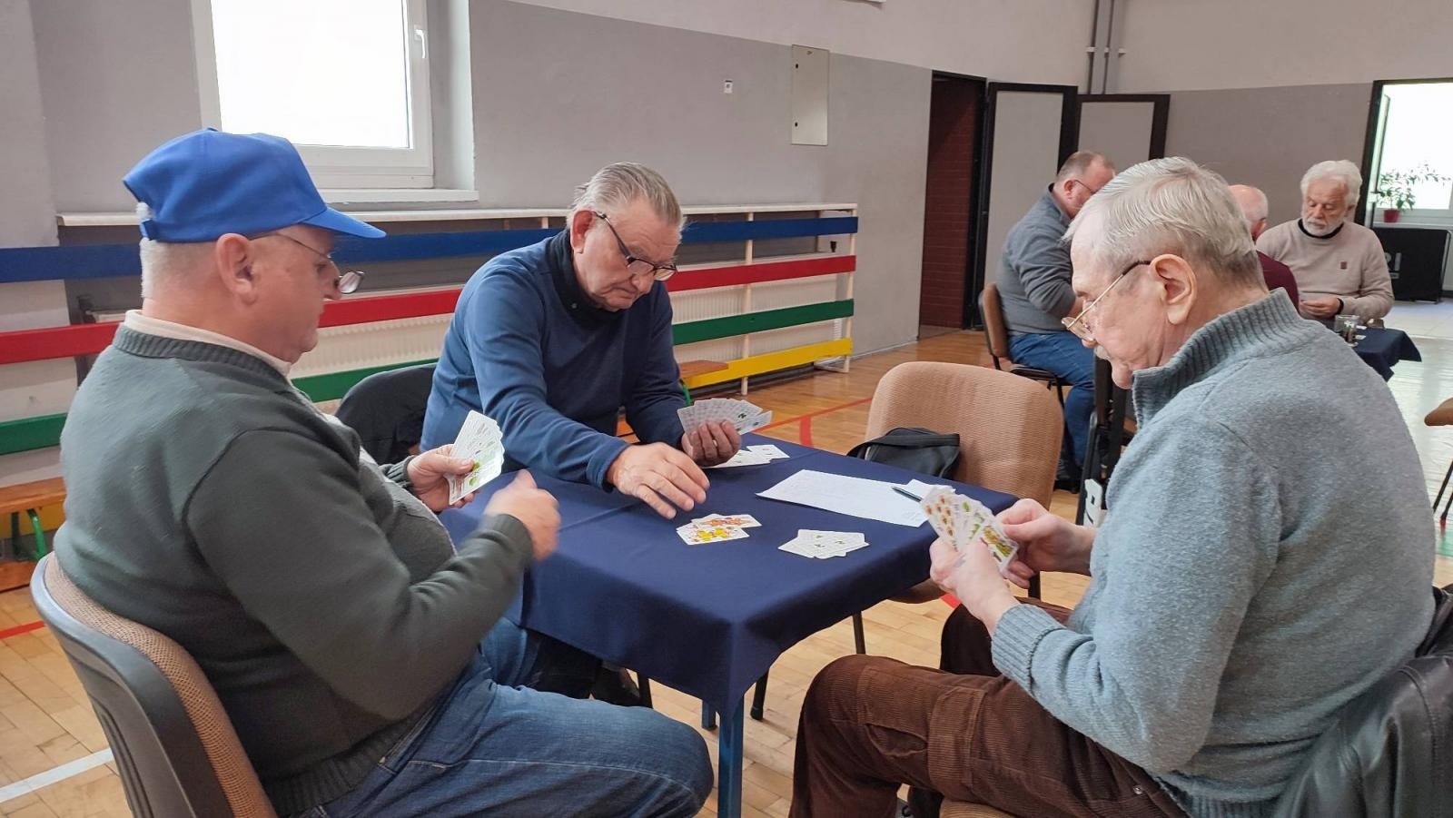 Zdjęcie w galerii na portalu naszraciborz.pl: Turniej skata o Pucha Starosty Raciborskiego wiadomości z regionu