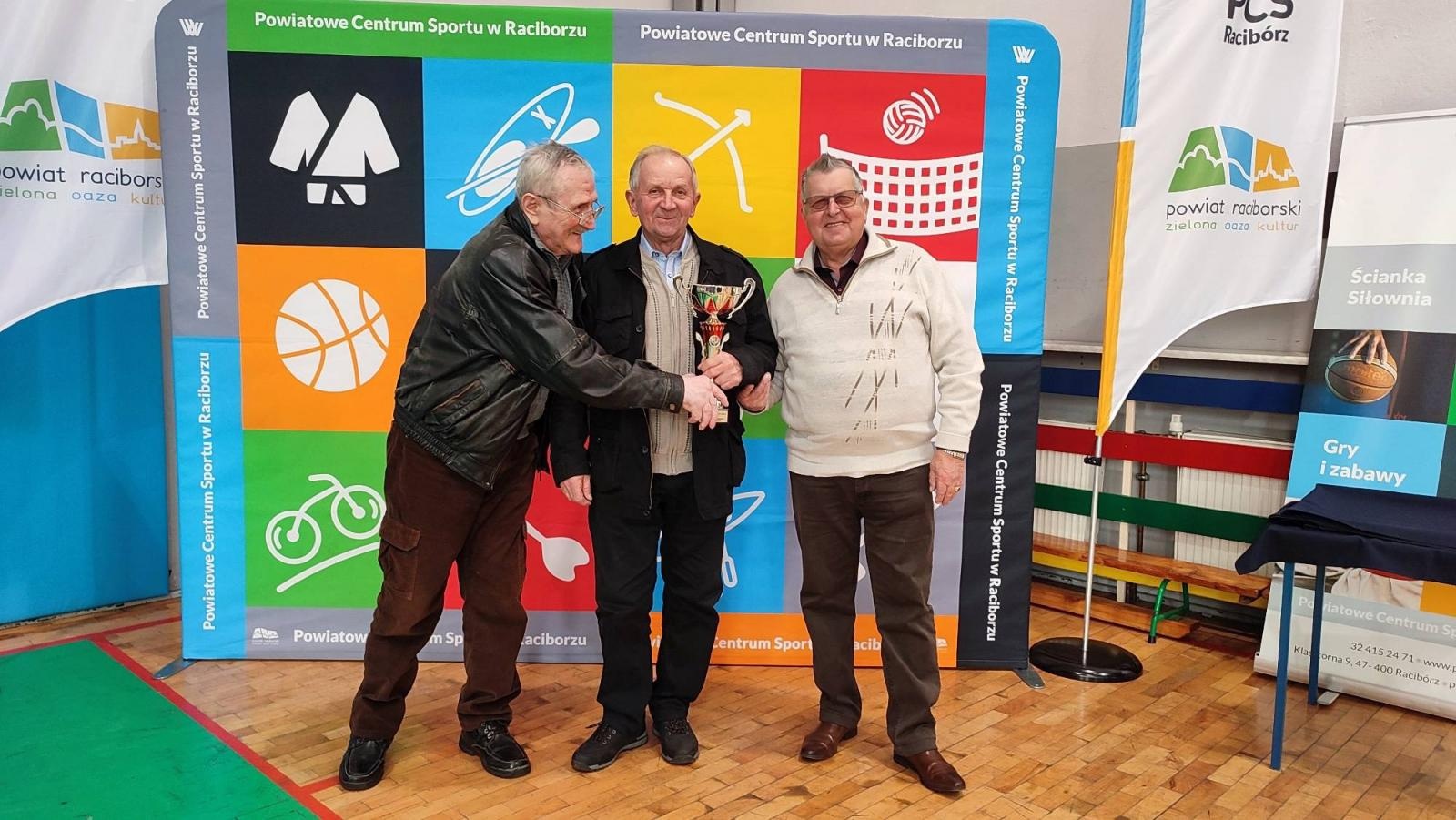 Zdjęcie w galerii na portalu naszraciborz.pl: Turniej skata o Pucha Starosty Raciborskiego wiadomości z regionu