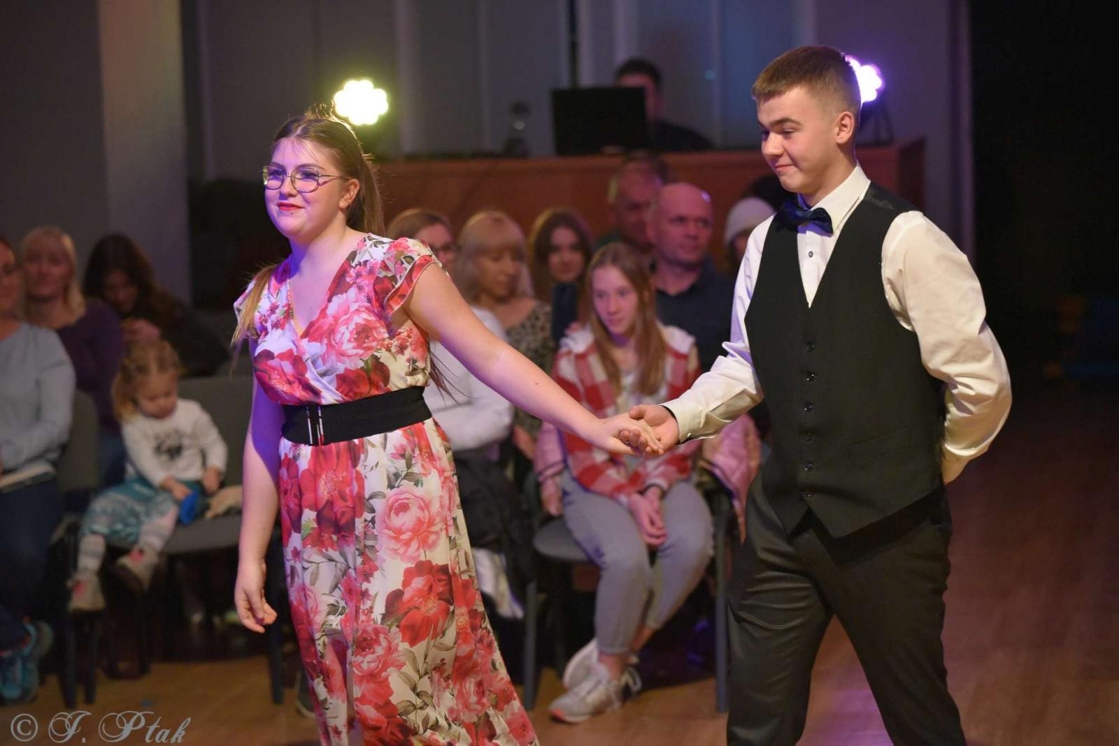 Zdjęcie w galerii na portalu naszraciborz.pl: Andrzejkowy zawrót głowy w MDK-u [FOTO i WIDEO] wiadomości z regionu