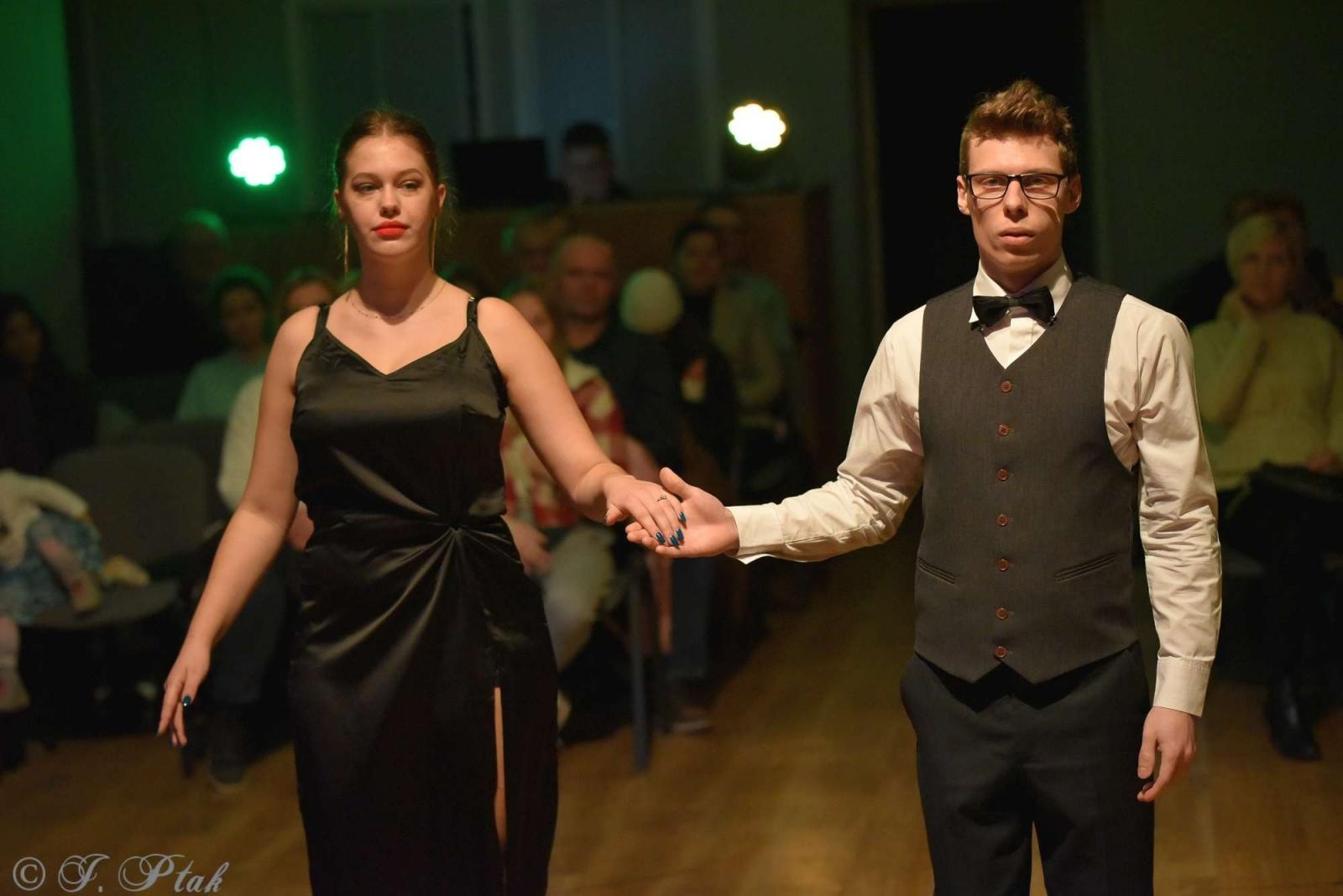 Zdjęcie w galerii na portalu naszraciborz.pl: Andrzejkowy zawrót głowy w MDK-u [FOTO i WIDEO] wiadomości z regionu