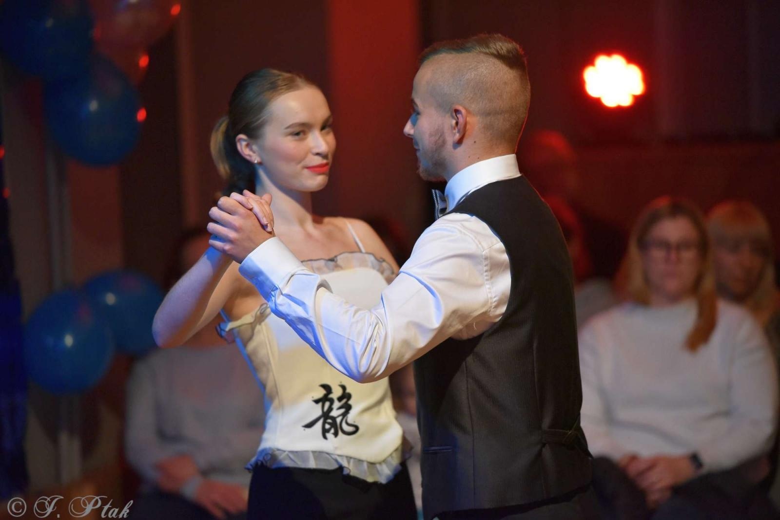 Zdjęcie w galerii na portalu naszraciborz.pl: Andrzejkowy zawrót głowy w MDK-u [FOTO i WIDEO] wiadomości z regionu