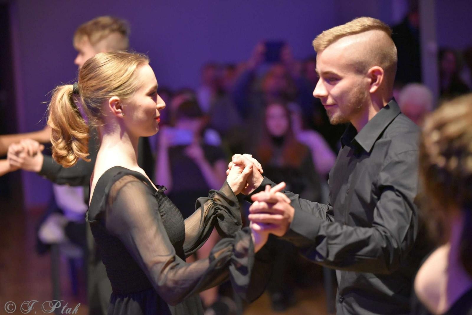 Zdjęcie w galerii na portalu naszraciborz.pl: Andrzejkowy zawrót głowy w MDK-u [FOTO i WIDEO] wiadomości z regionu